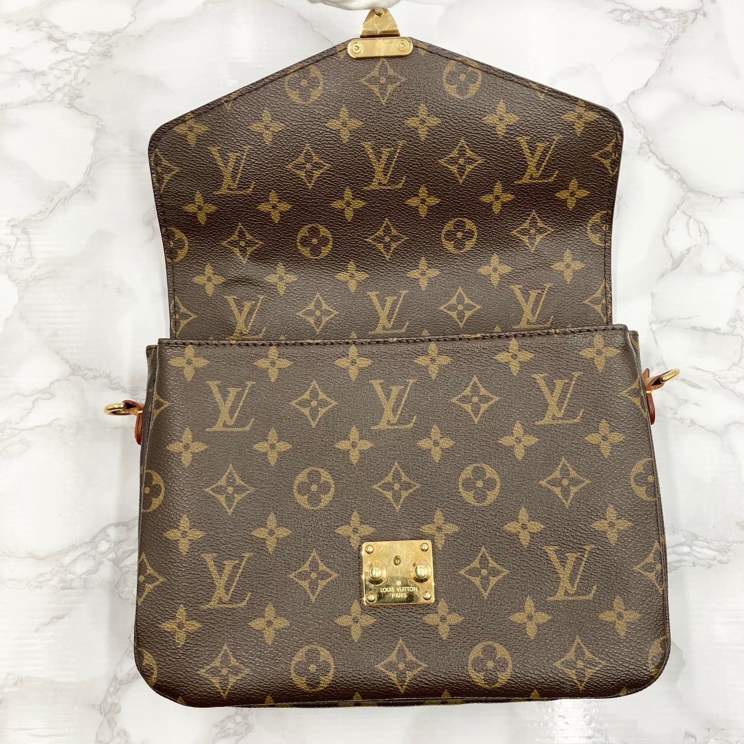 LOUIS VUITTON Monogram Metis shoulder bag