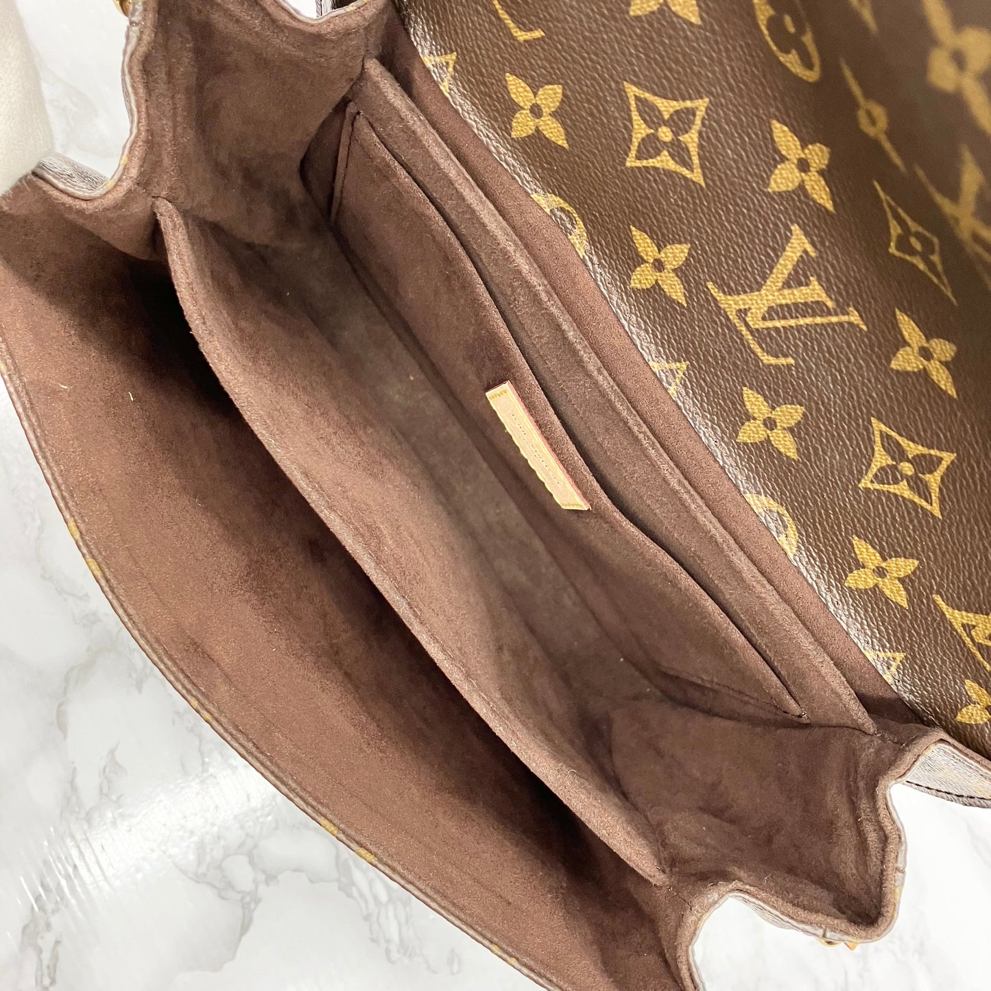 LOUIS VUITTON Monogram Metis shoulder bag