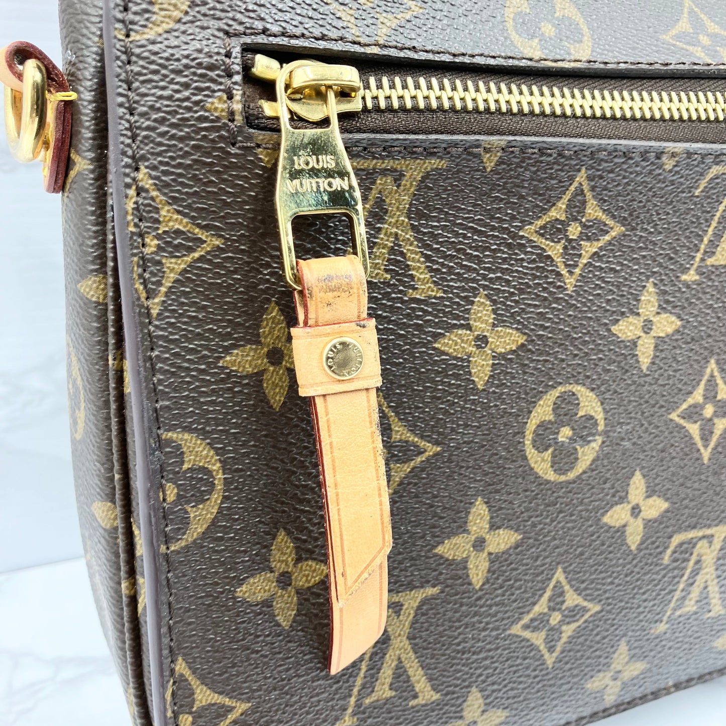 LOUIS VUITTON Monogram Metis shoulder bag