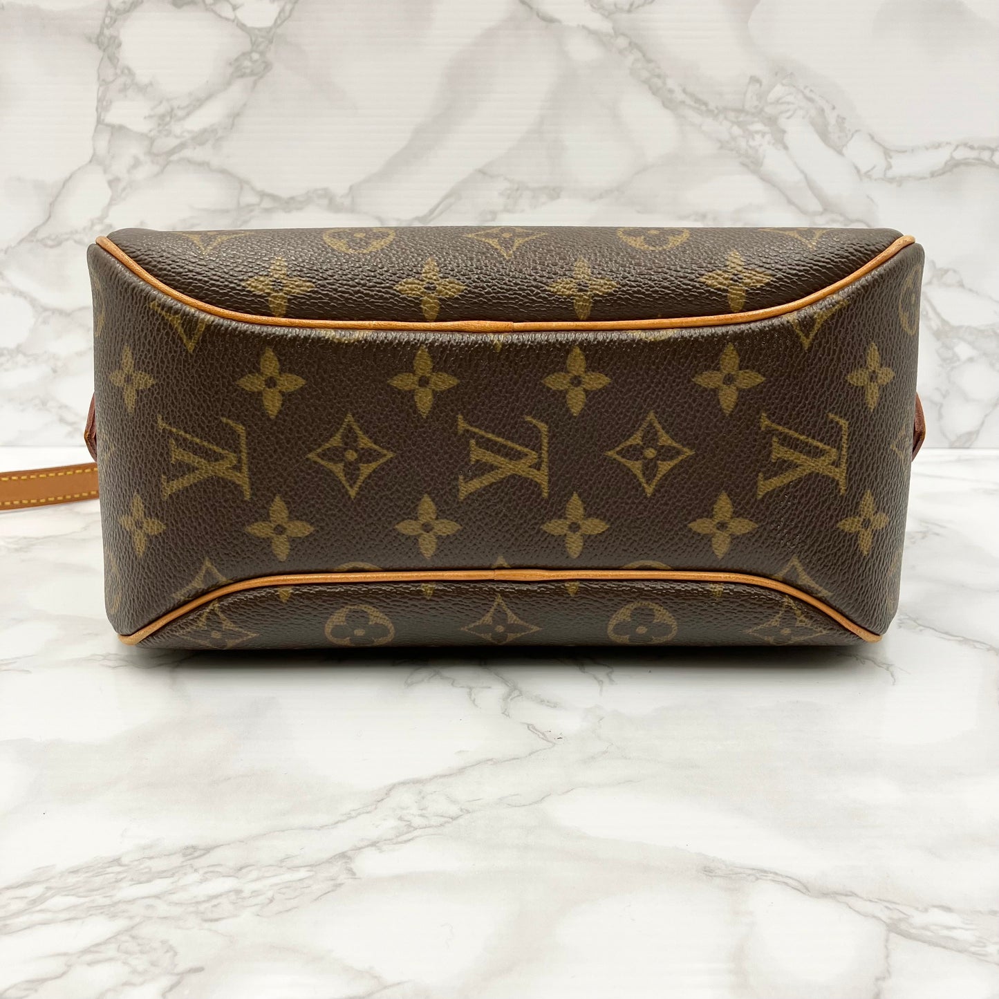 LOUIS VUITTON Monogram brois shoulder bag