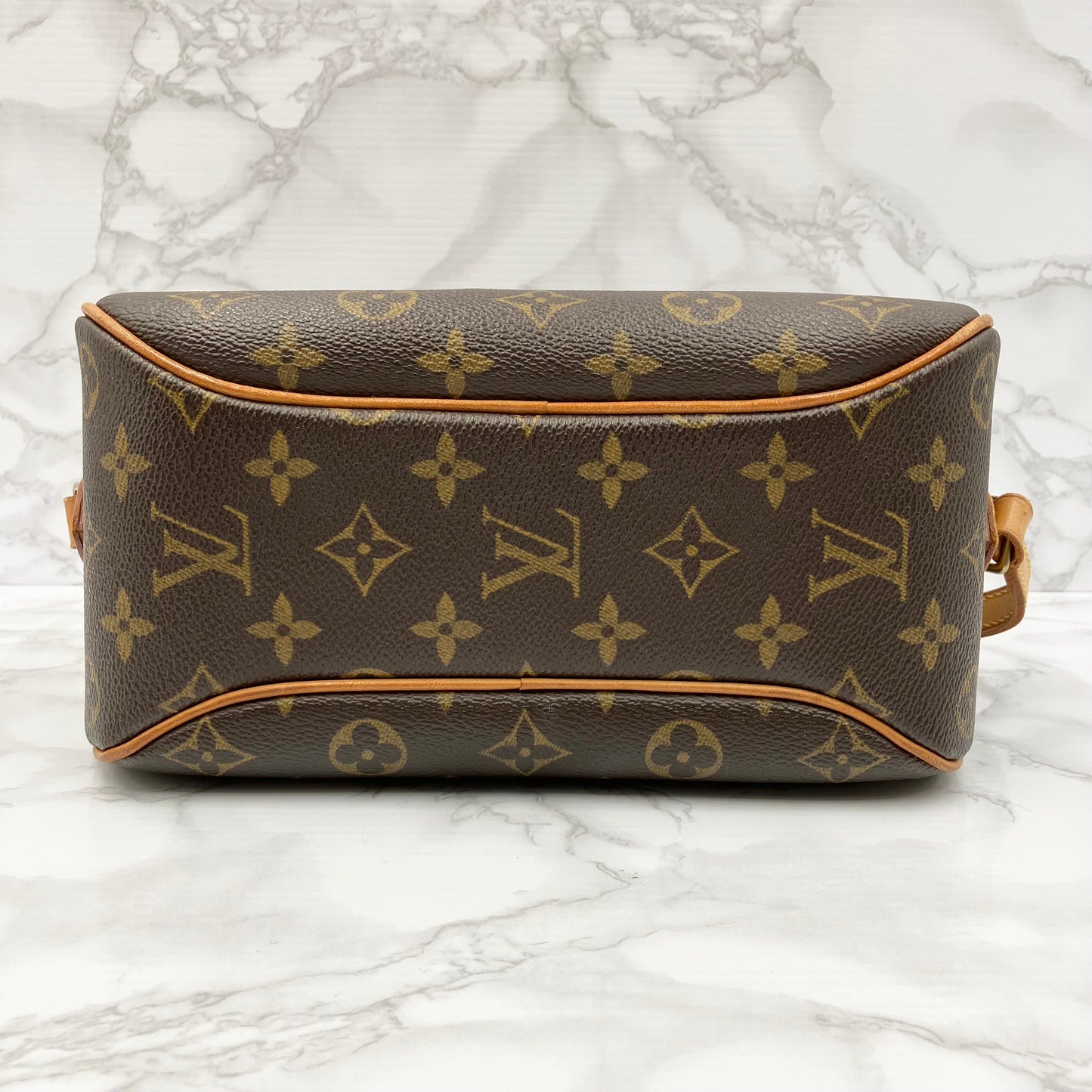 LOUIS VUITTON Monogram brois shoulder bag