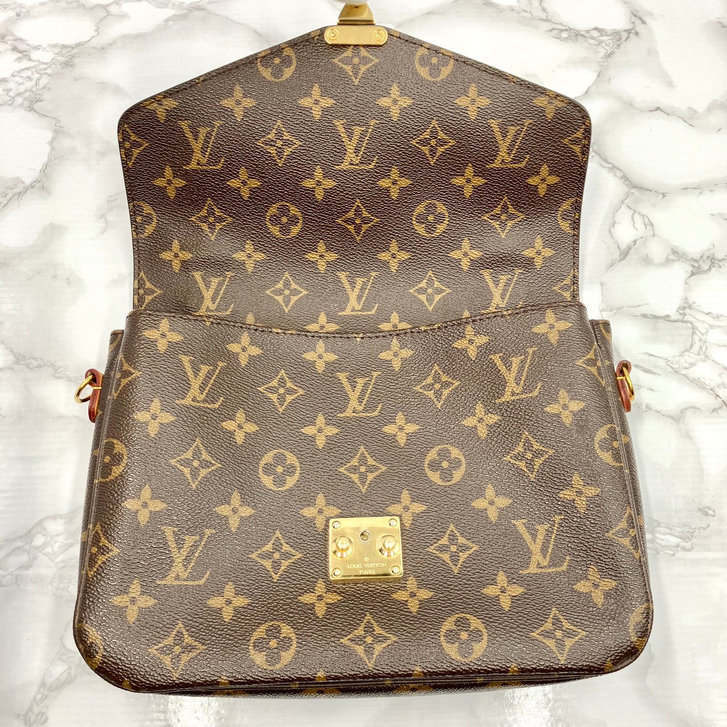 LOUIS VUITTON Monogram Metis