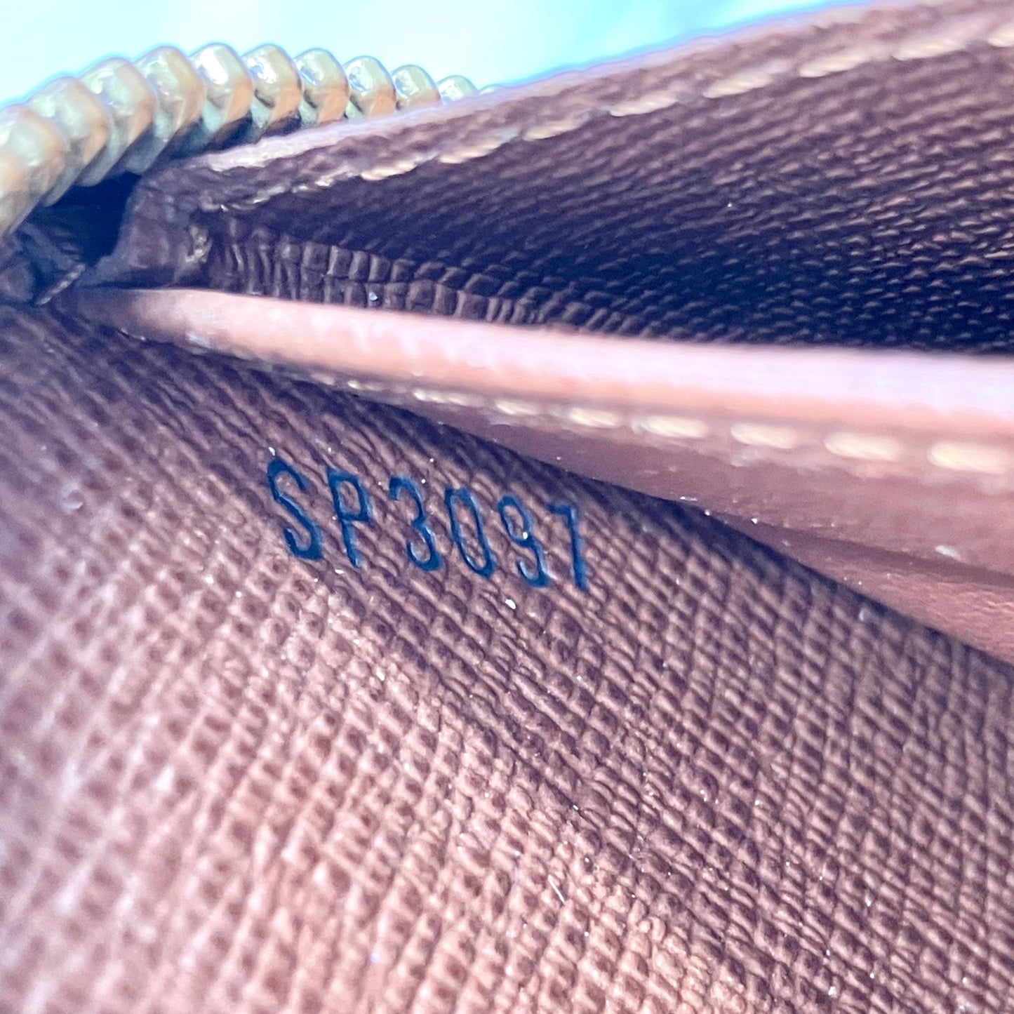 LOUIS VUITTON Monogram zippy