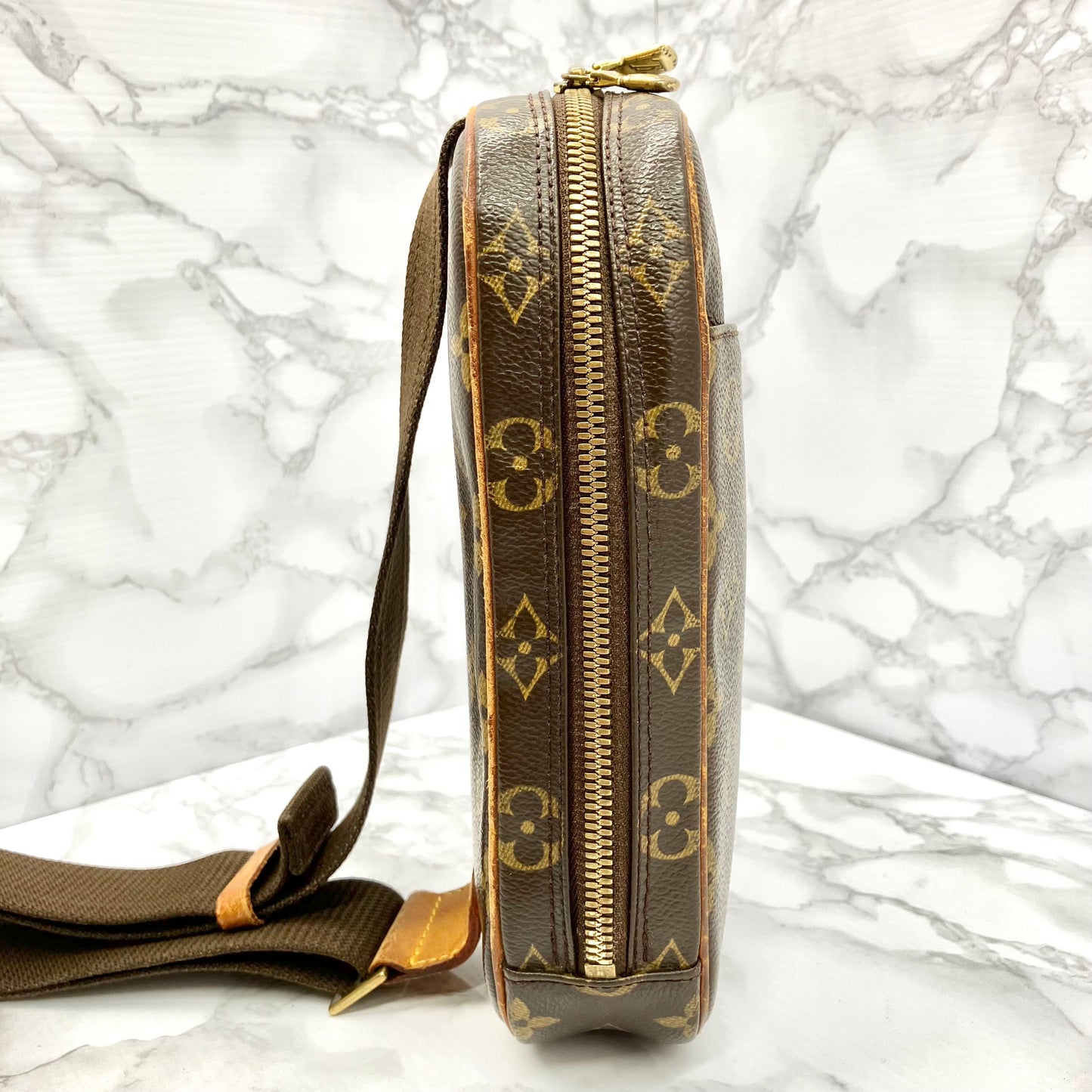 LOUIS VUITON Pochette Gange