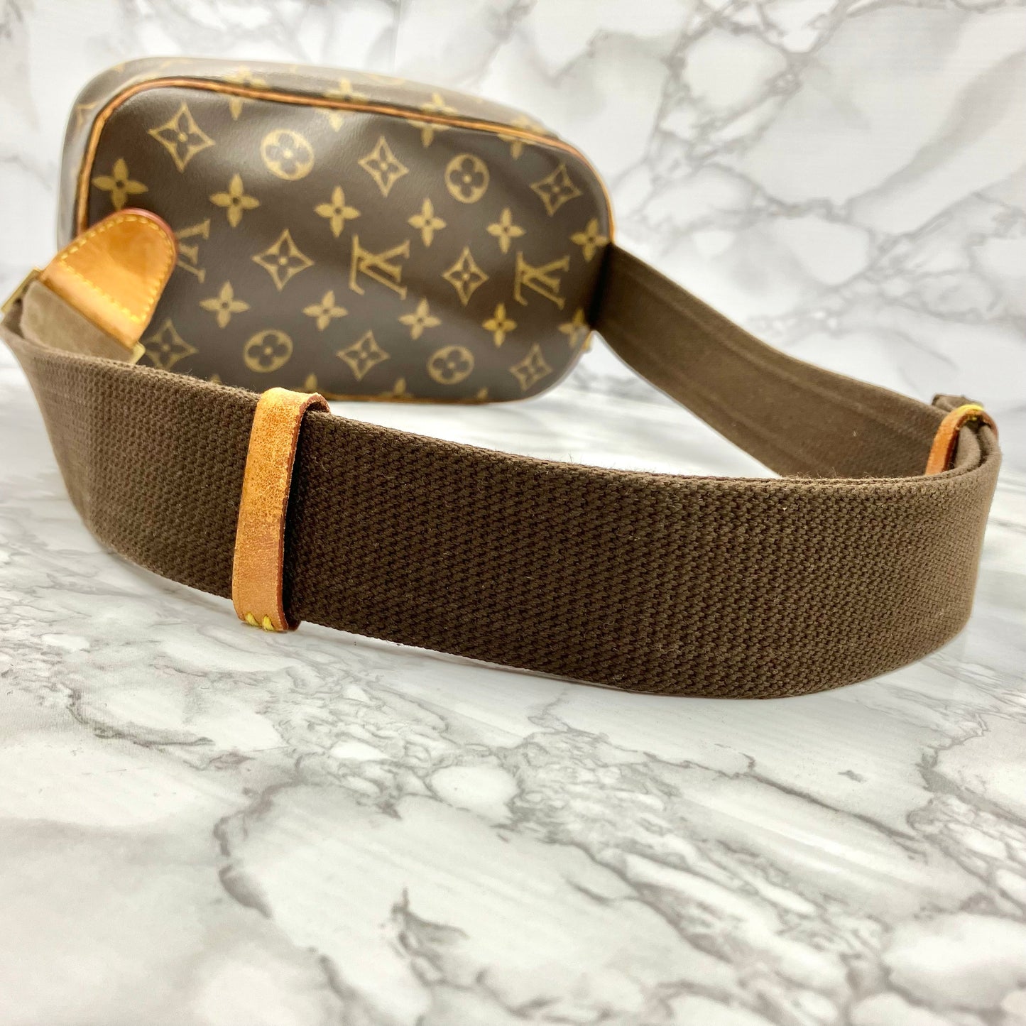 LOUIS VUITON Pochette Gange