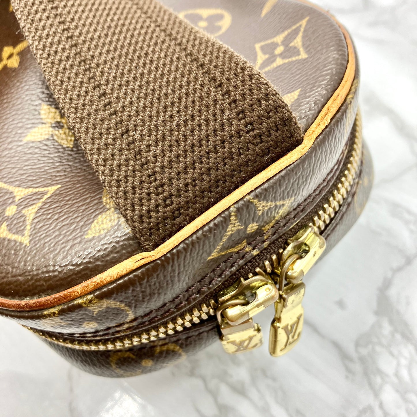 LOUIS VUITON Pochette Gange
