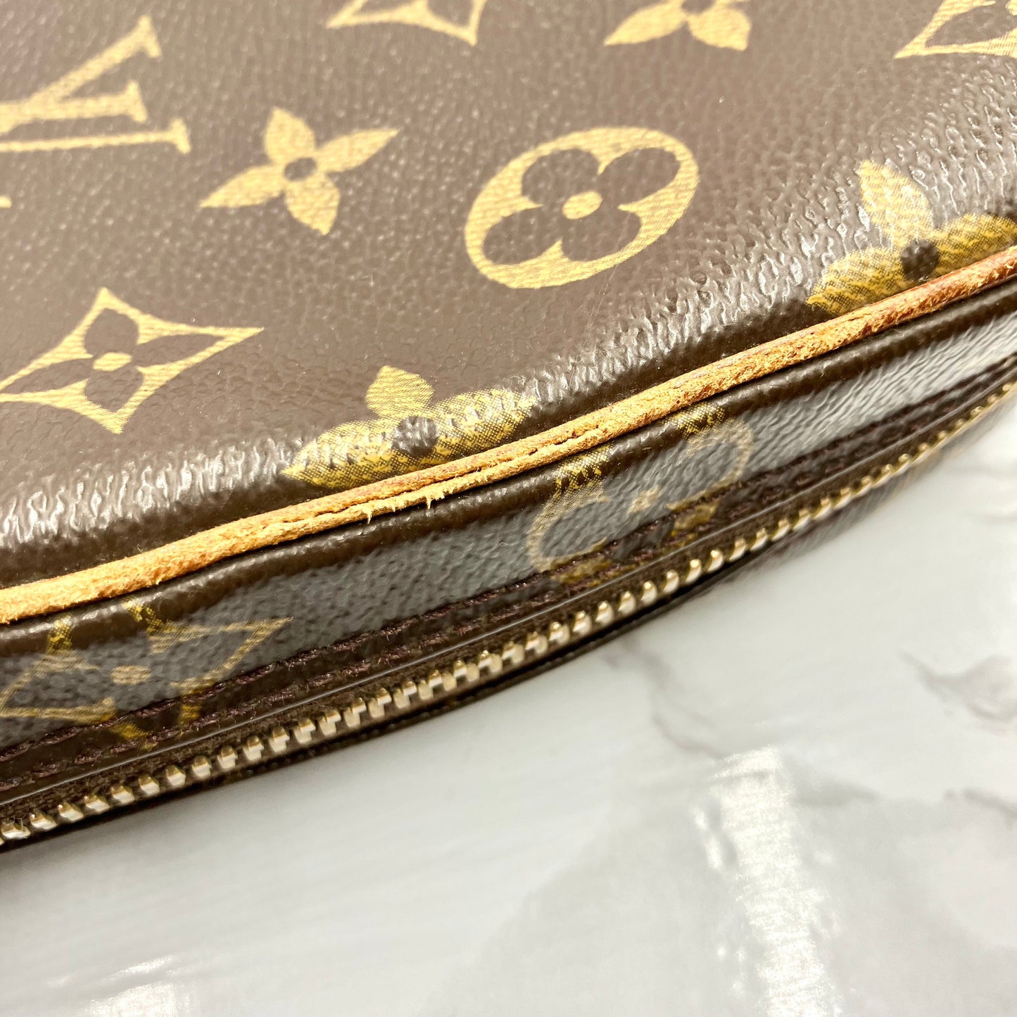 LOUIS VUITON Pochette Gange