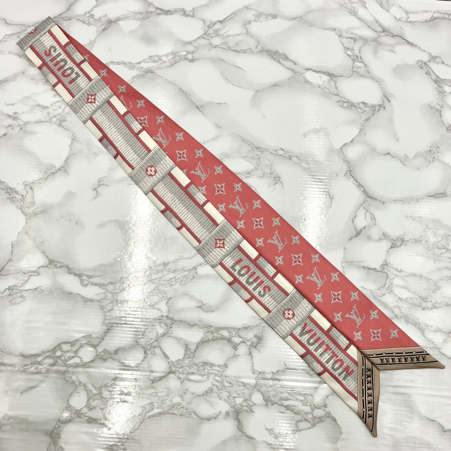 LOUIS VUITTON Twilly