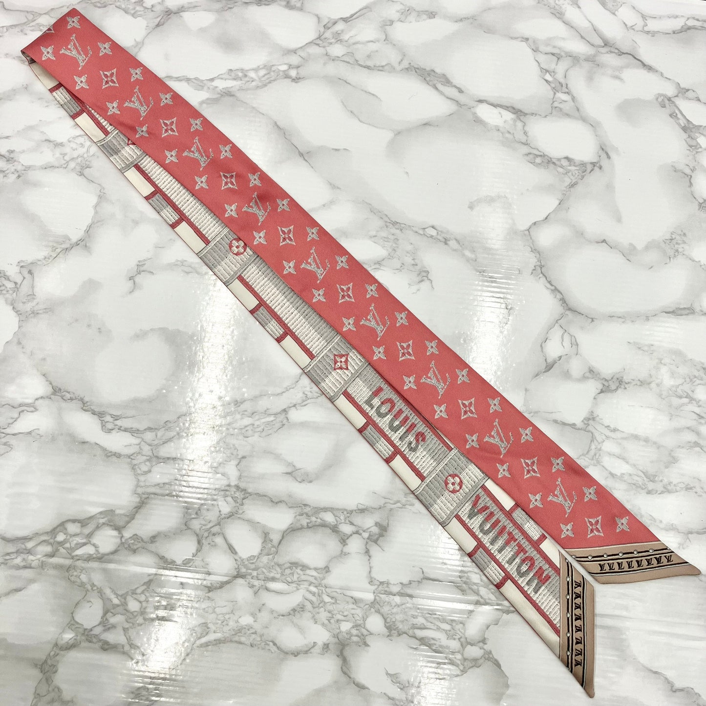 LOUIS VUITTON Twilly