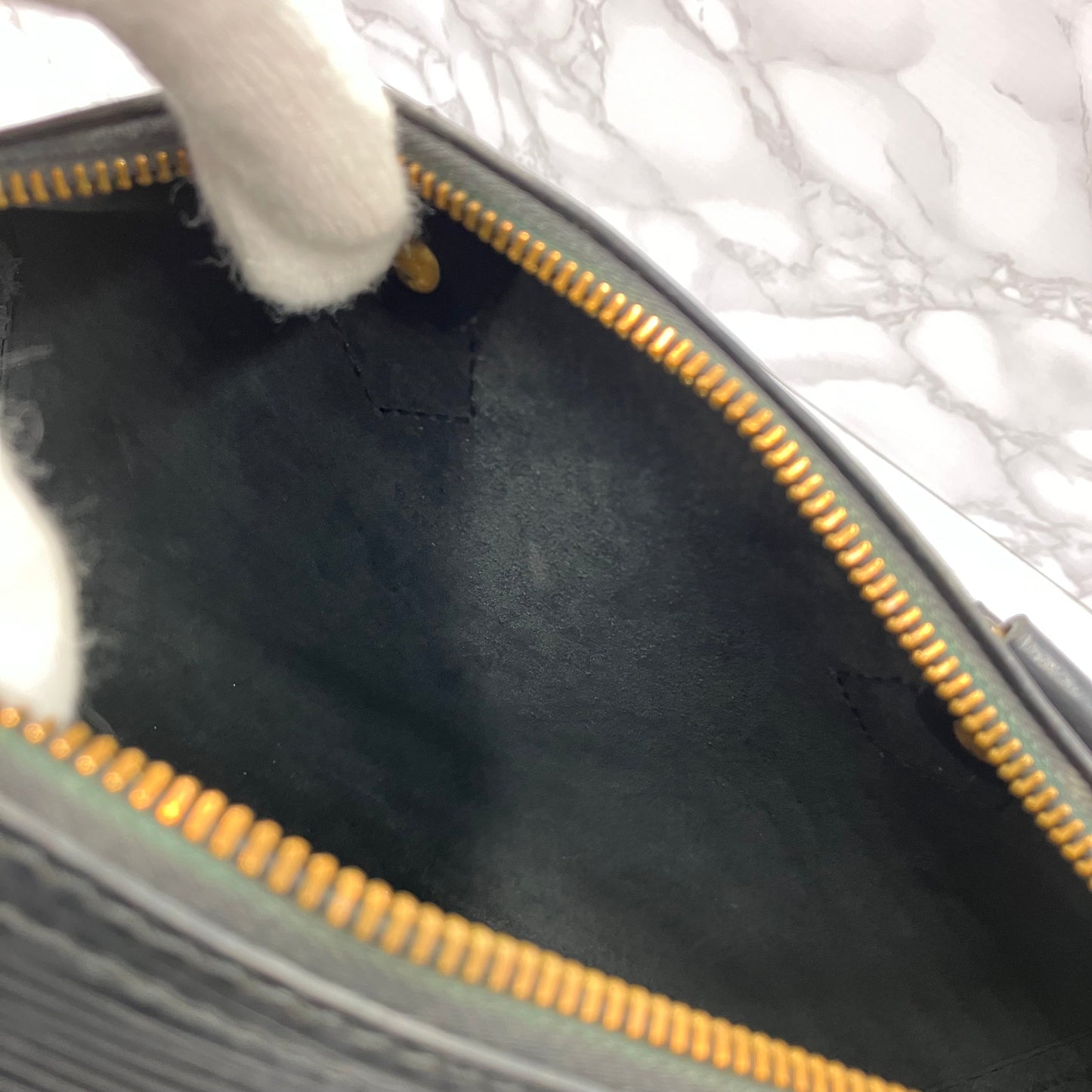 LOUIS VUITTON Epi Speedy 25