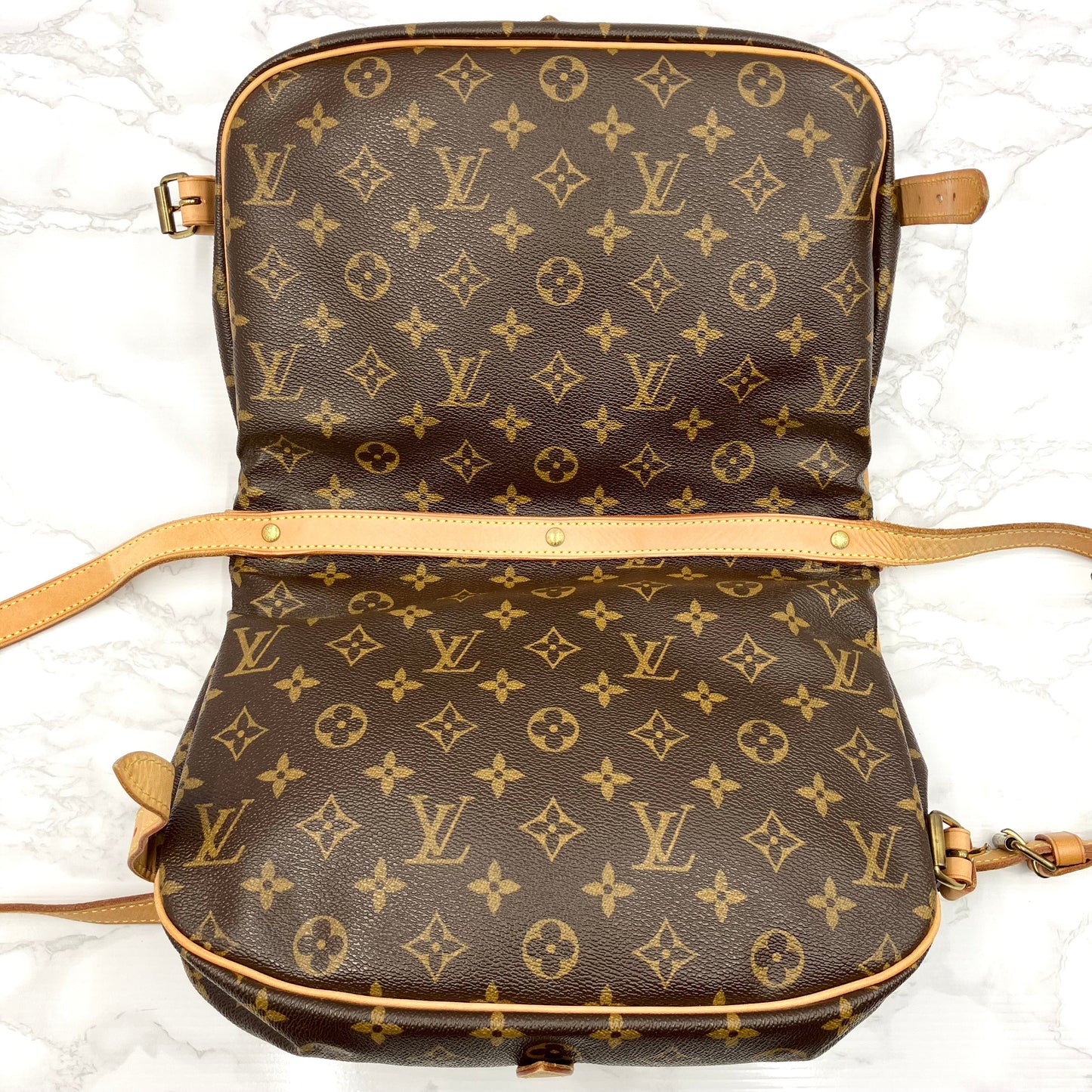 LOUIS VUITTON Monogram Saumur shoulder bag