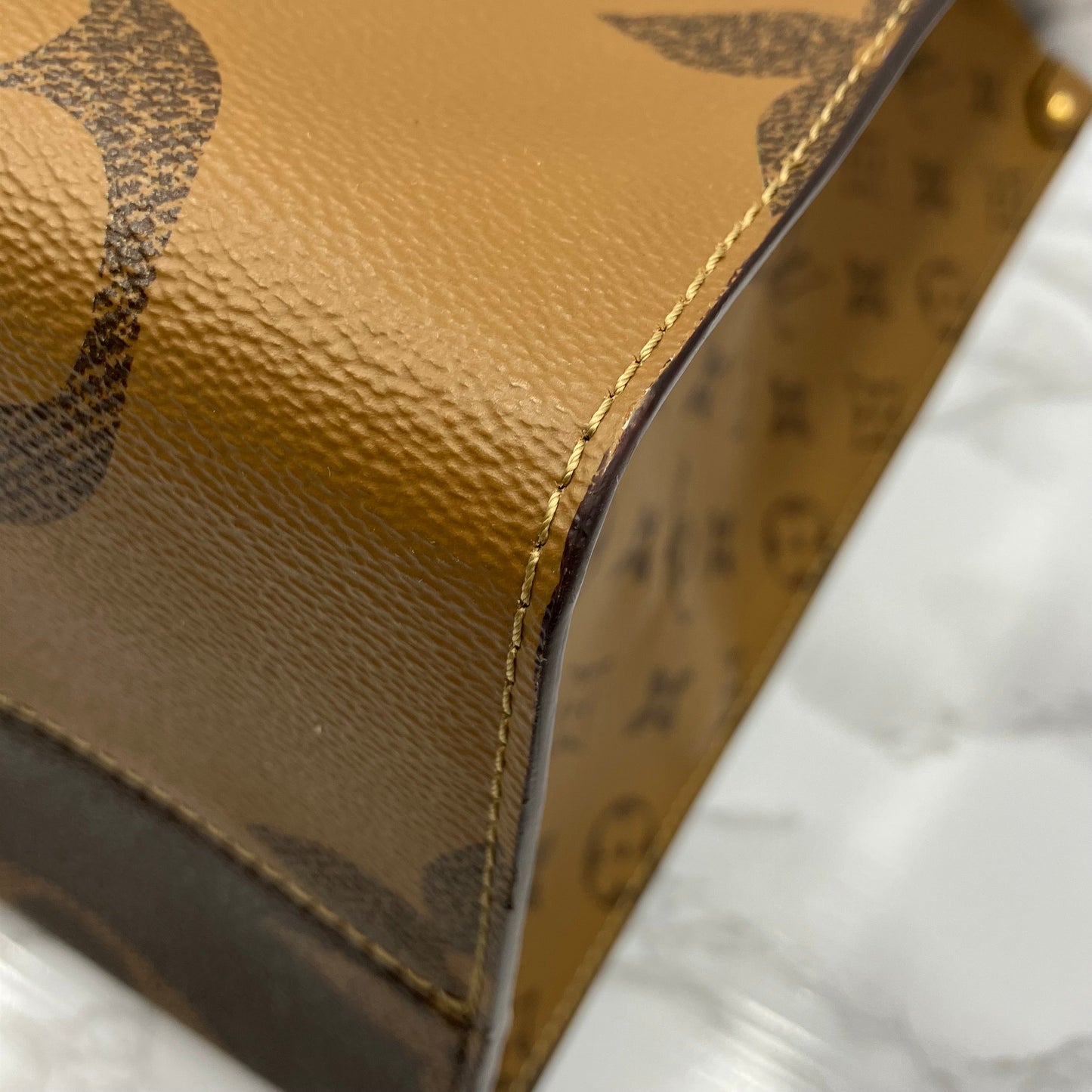 LOUIS VUITTON On The Go GM Monogram Giant Reverse