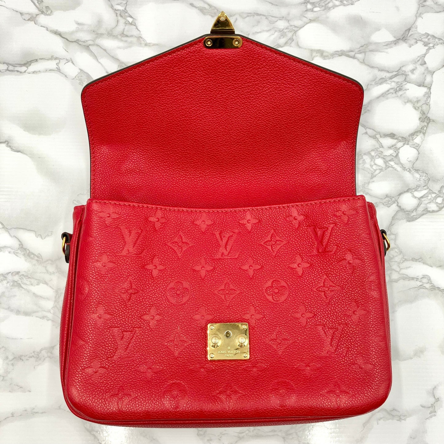 LOUIS VUITTON Amplant Metis