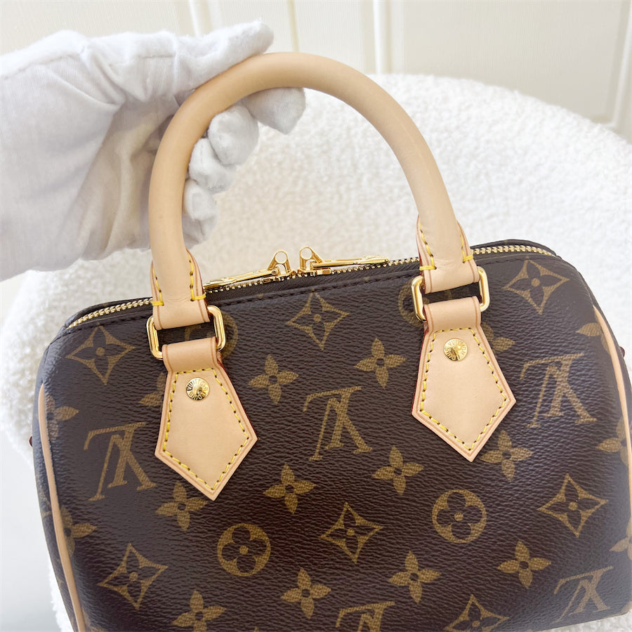 LV Speedy Bandouliere 20 in Monogram Canvas GHW (Without Patterned Strap) + Monogram strap.