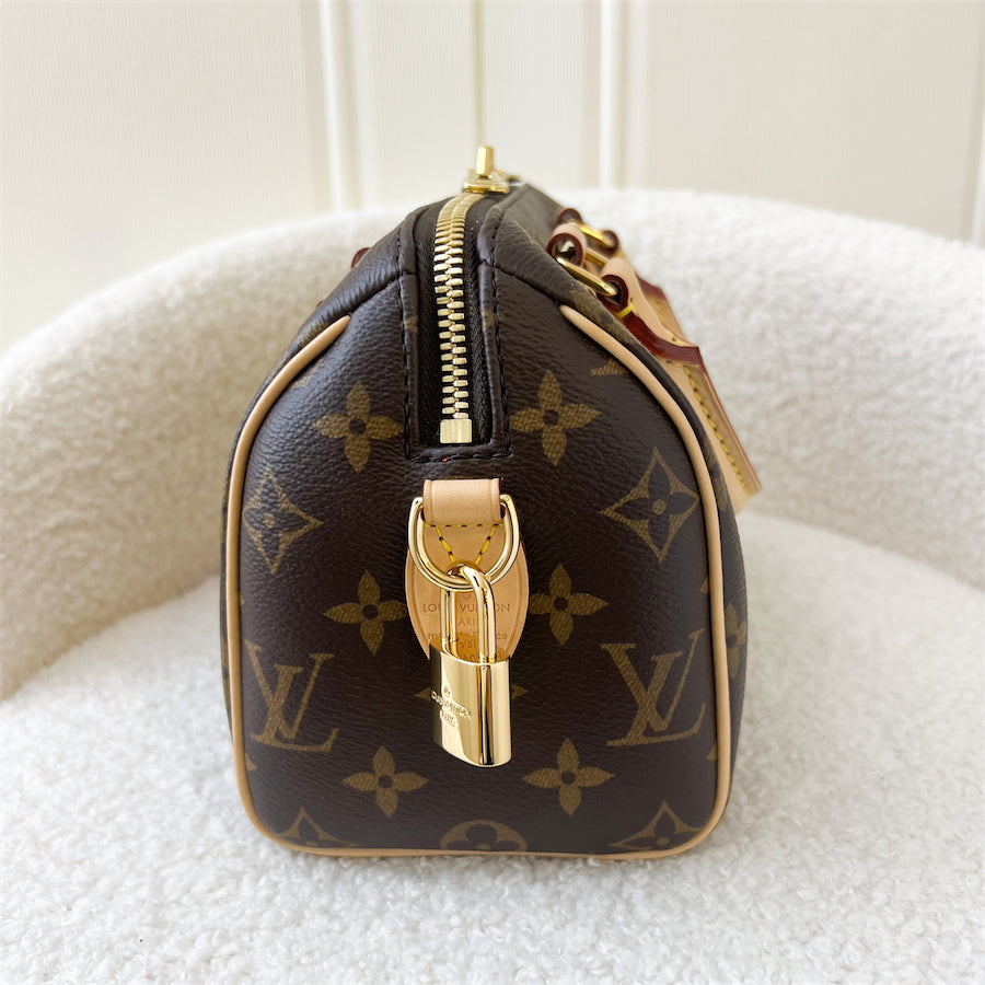 LV Speedy Bandouliere 20 in Monogram Canvas GHW (Without Patterned Strap) + Monogram strap.