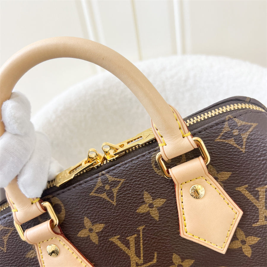 LV Speedy Bandouliere 20 in Monogram Canvas GHW (Without Patterned Strap) + Monogram strap.
