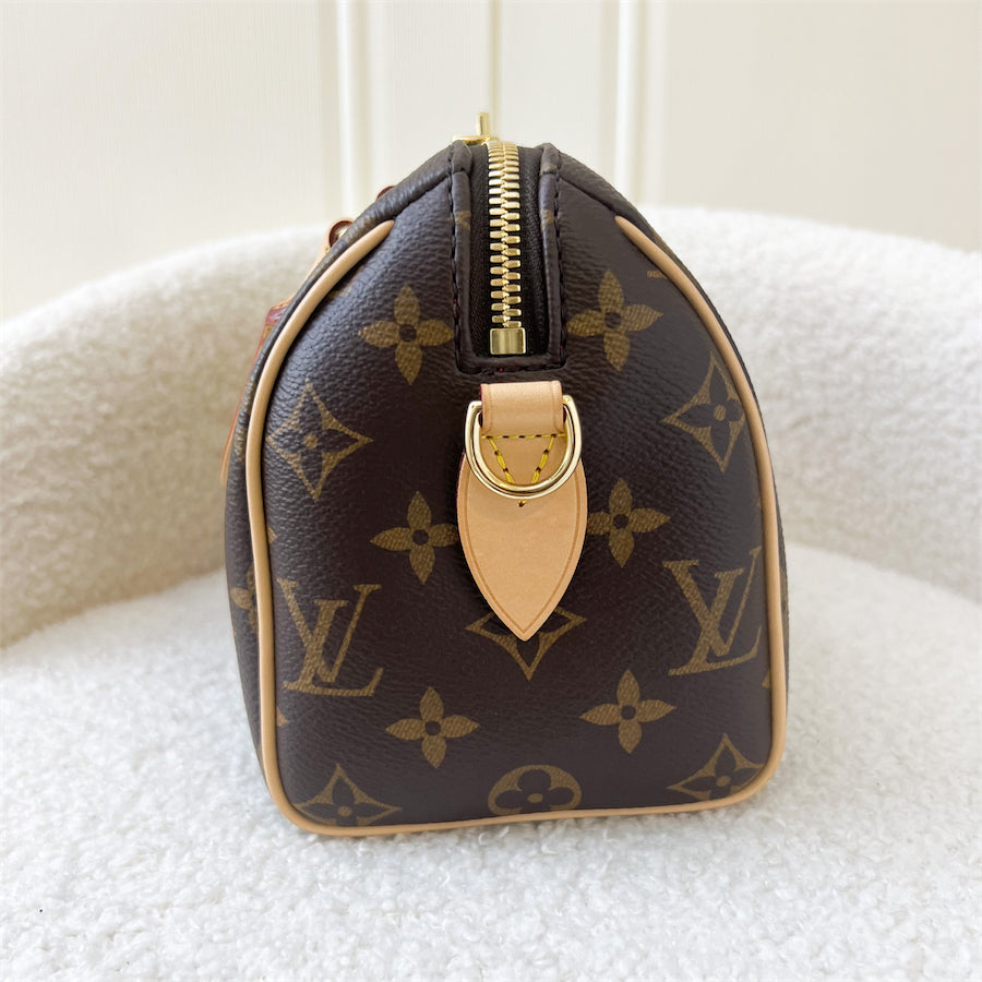 LV Speedy Bandouliere 20 in Monogram Canvas GHW (Without Patterned Strap) + Monogram strap.