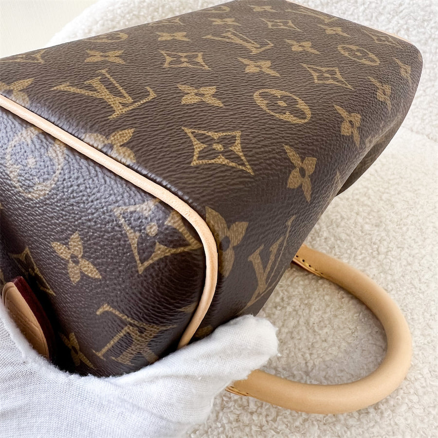 LV Speedy Bandouliere 20 in Monogram Canvas GHW (Without Patterned Strap) + Monogram strap.