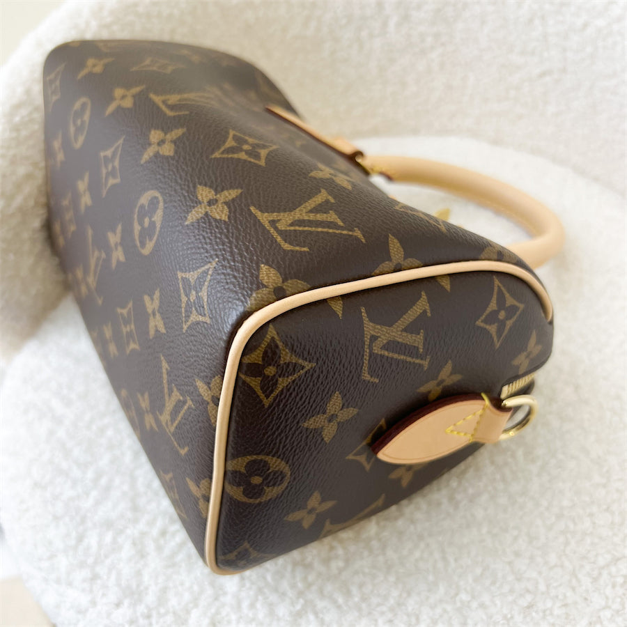 LV Speedy Bandouliere 20 in Monogram Canvas GHW (Without Patterned Strap) + Monogram strap.