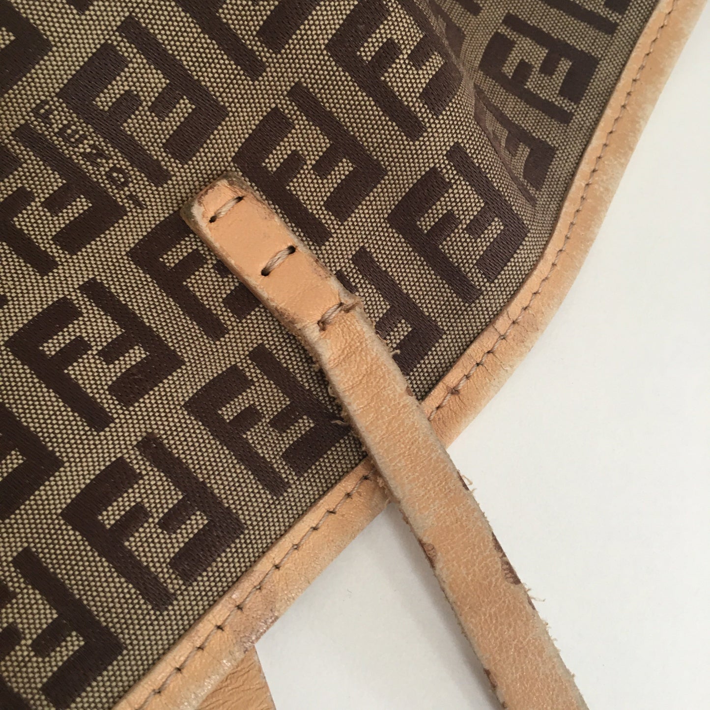 FENDI Shoulder Bag in Brown Fabric