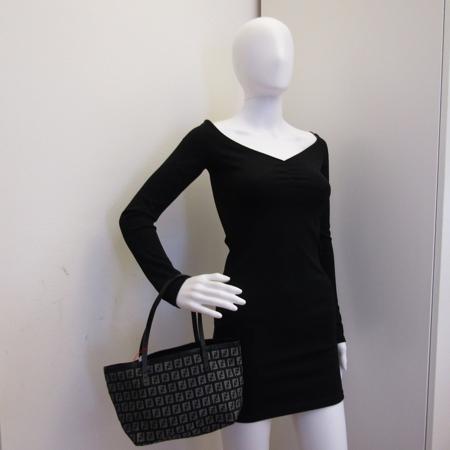 FENDI Shoulder Bag in Black Fabric