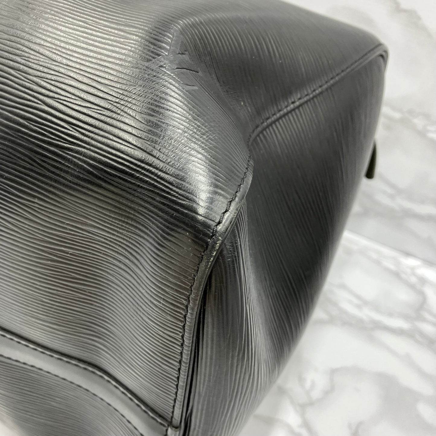 LOUIS VUITTON Epi Keepall 50