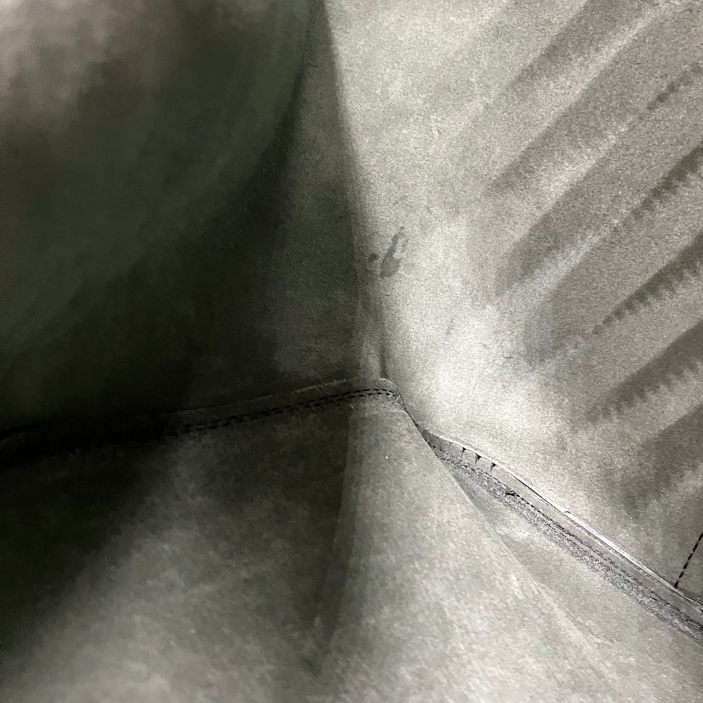 LOUIS VUITTON Epi Keepall 50