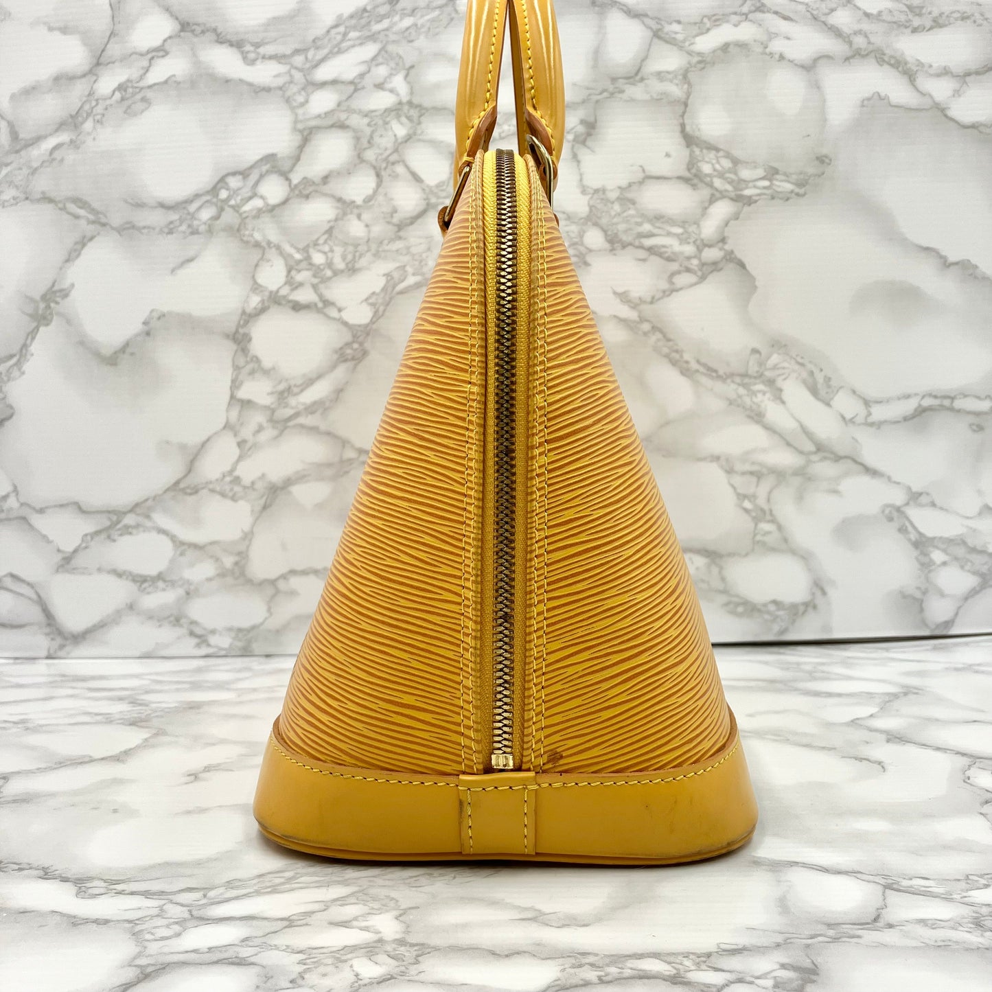 LOUIS VUITTON EPI Alma PM Strap