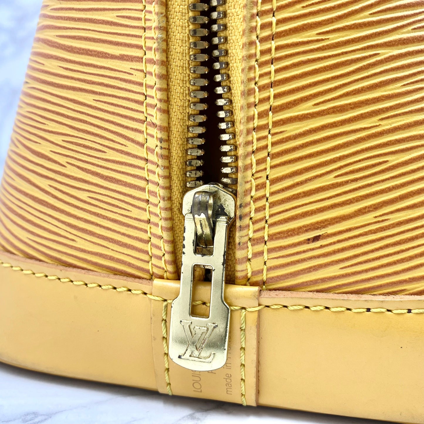 LOUIS VUITTON EPI Alma PM Strap