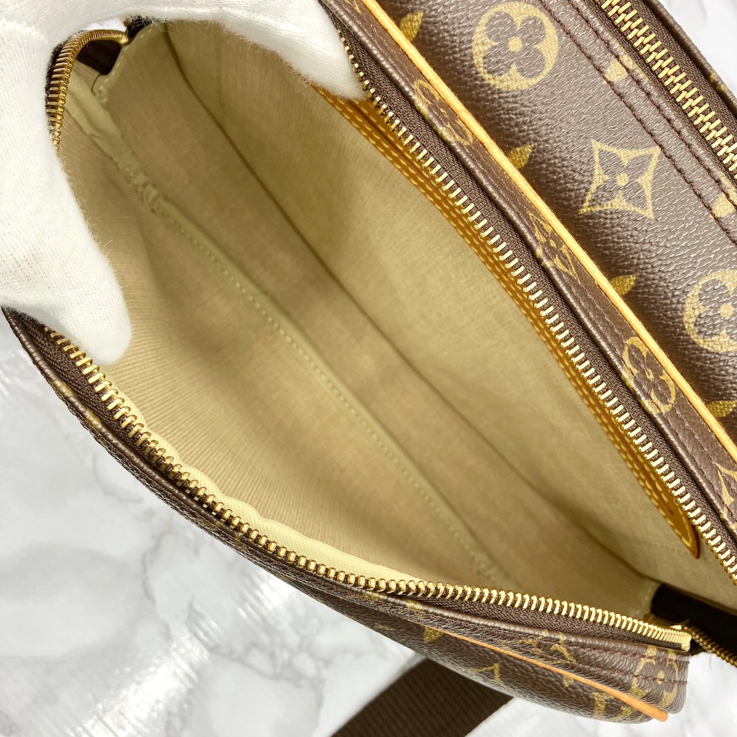 LOUIS VUITTON Monogram Reporter PM