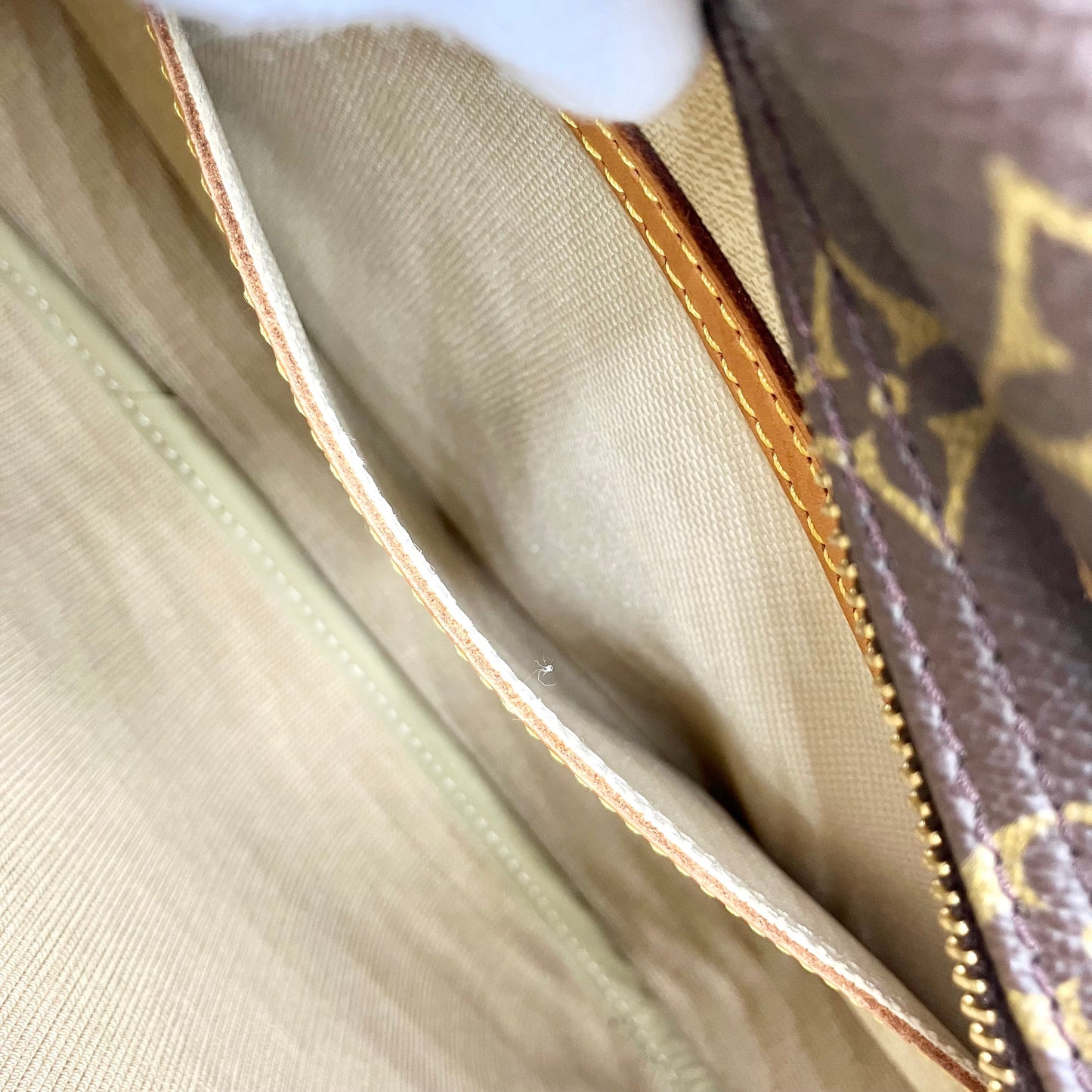 LOUIS VUITTON Monogram Reporter PM