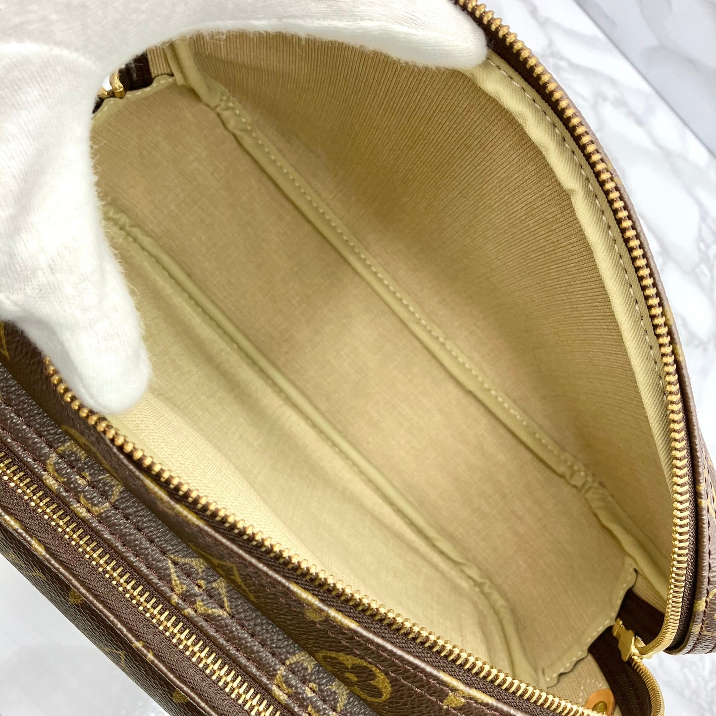LOUIS VUITTON Monogram Reporter PM