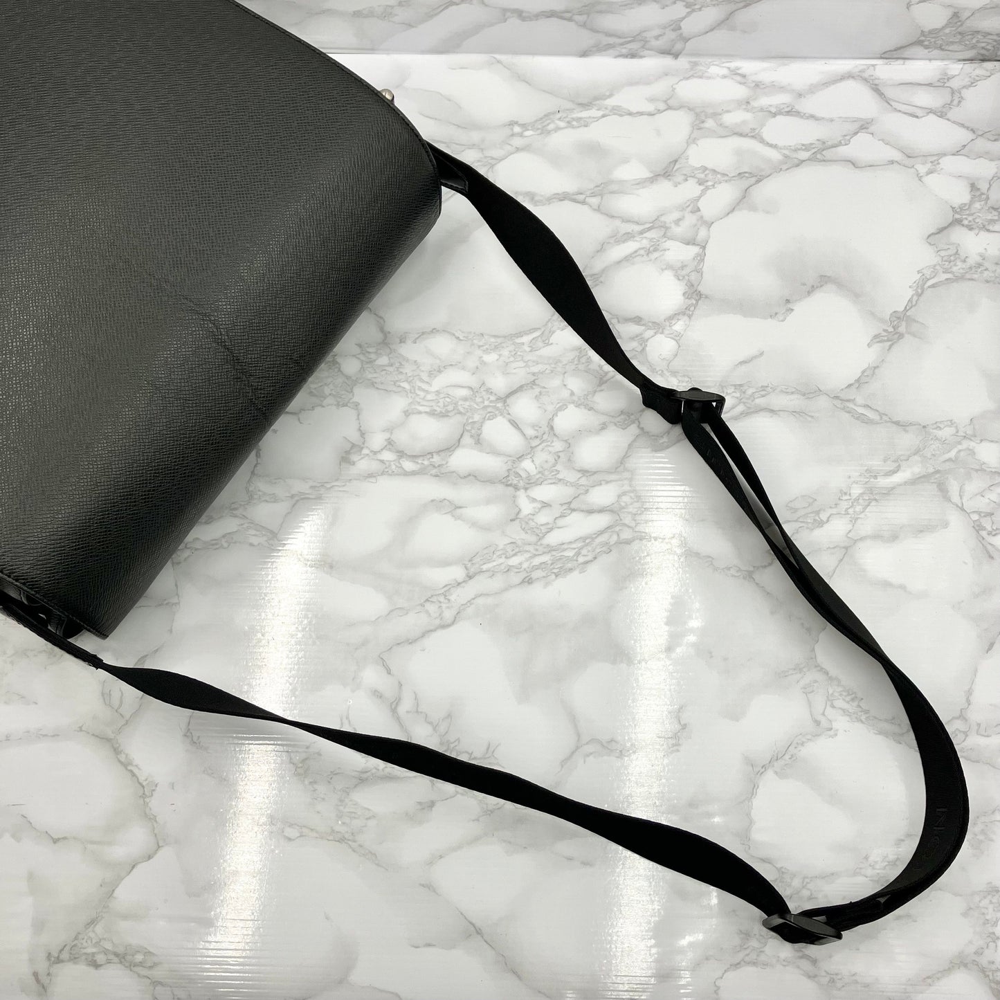 LOUIS VUITTON Taiga Victor Shoulder bag