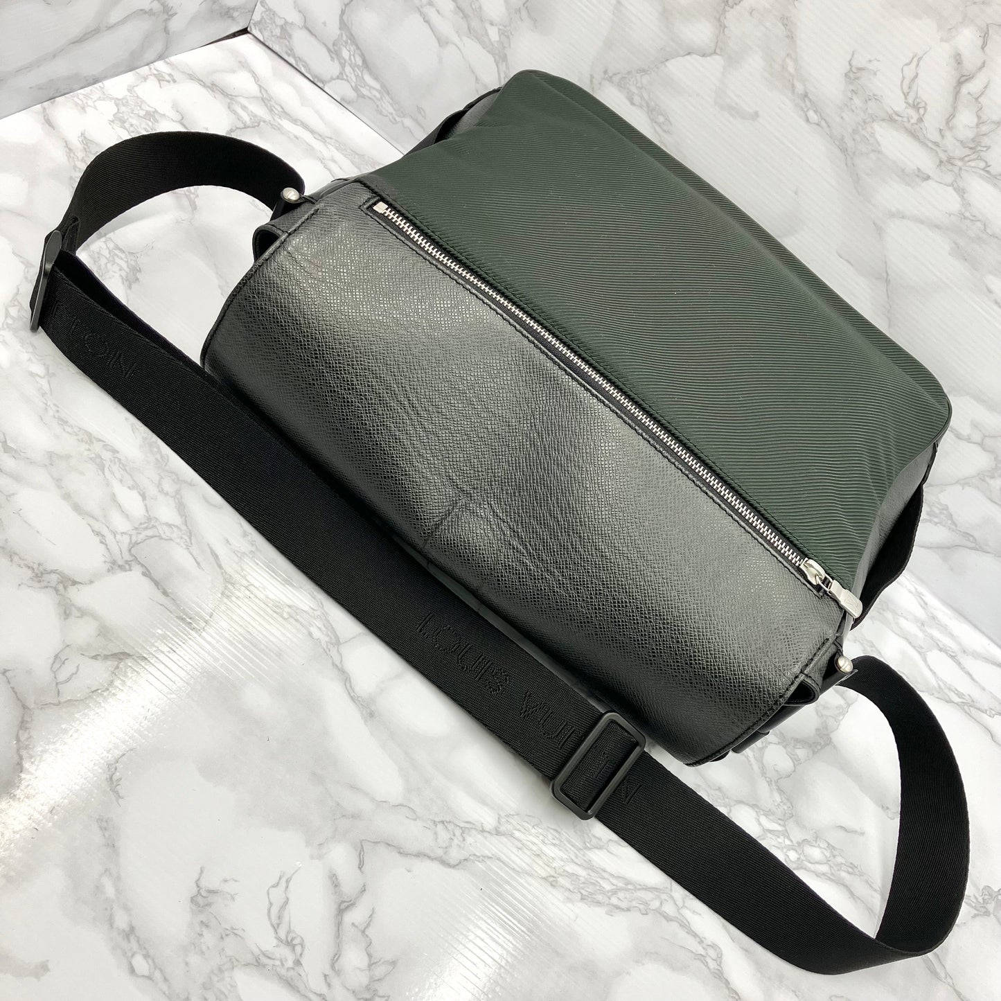 LOUIS VUITTON Taiga Victor Shoulder bag