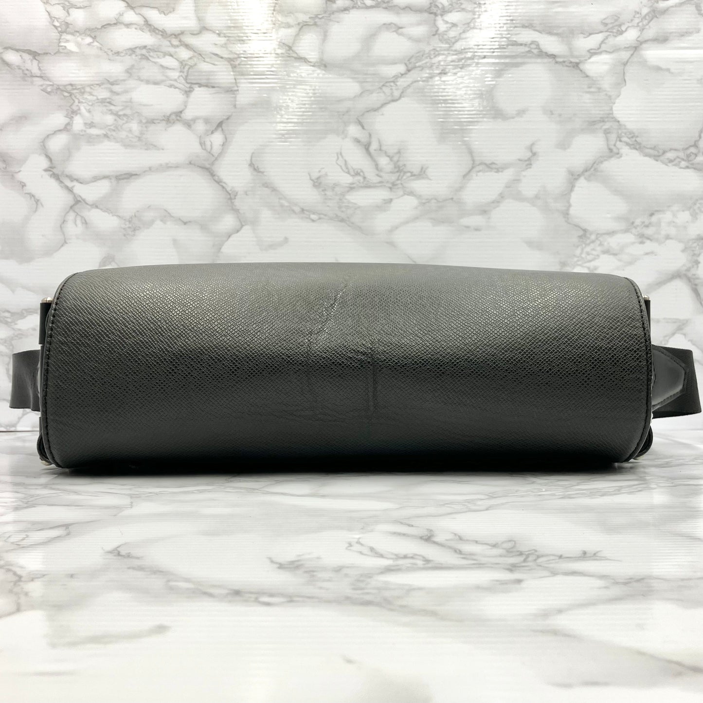 LOUIS VUITTON Taiga Victor Shoulder bag