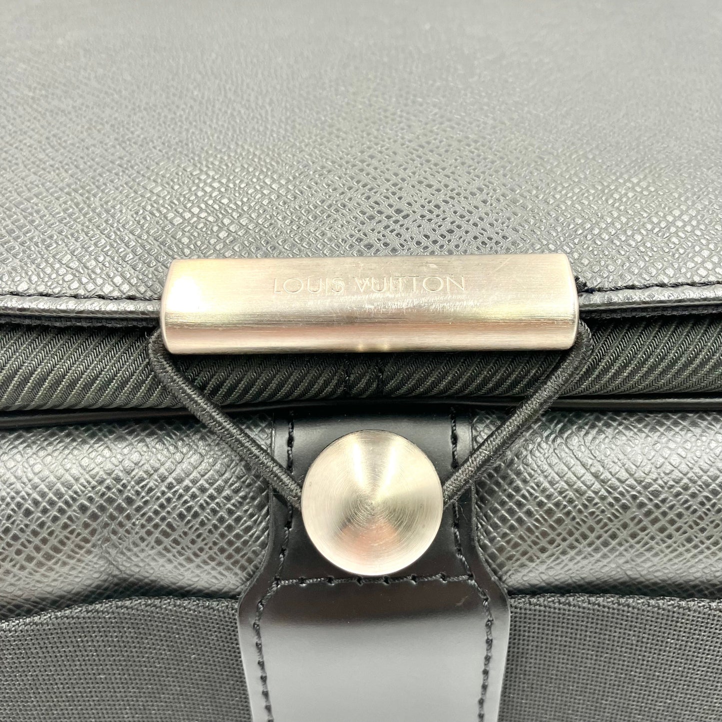 LOUIS VUITTON Taiga Victor Shoulder bag