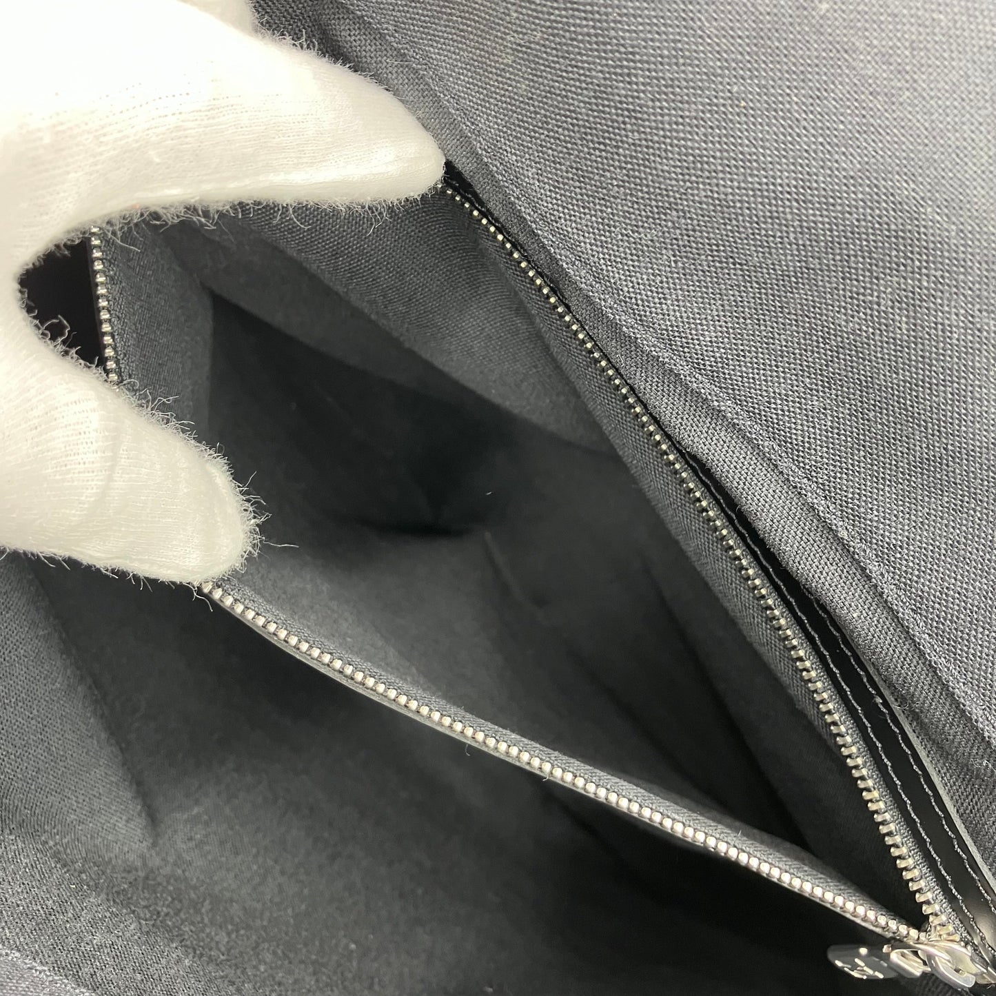 LOUIS VUITTON Taiga Victor Shoulder bag