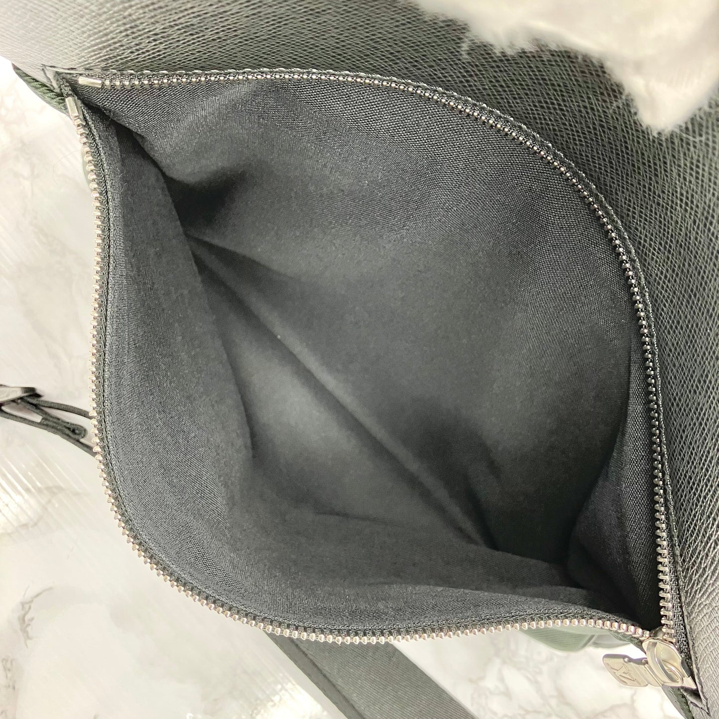 LOUIS VUITTON Taiga Victor Shoulder bag