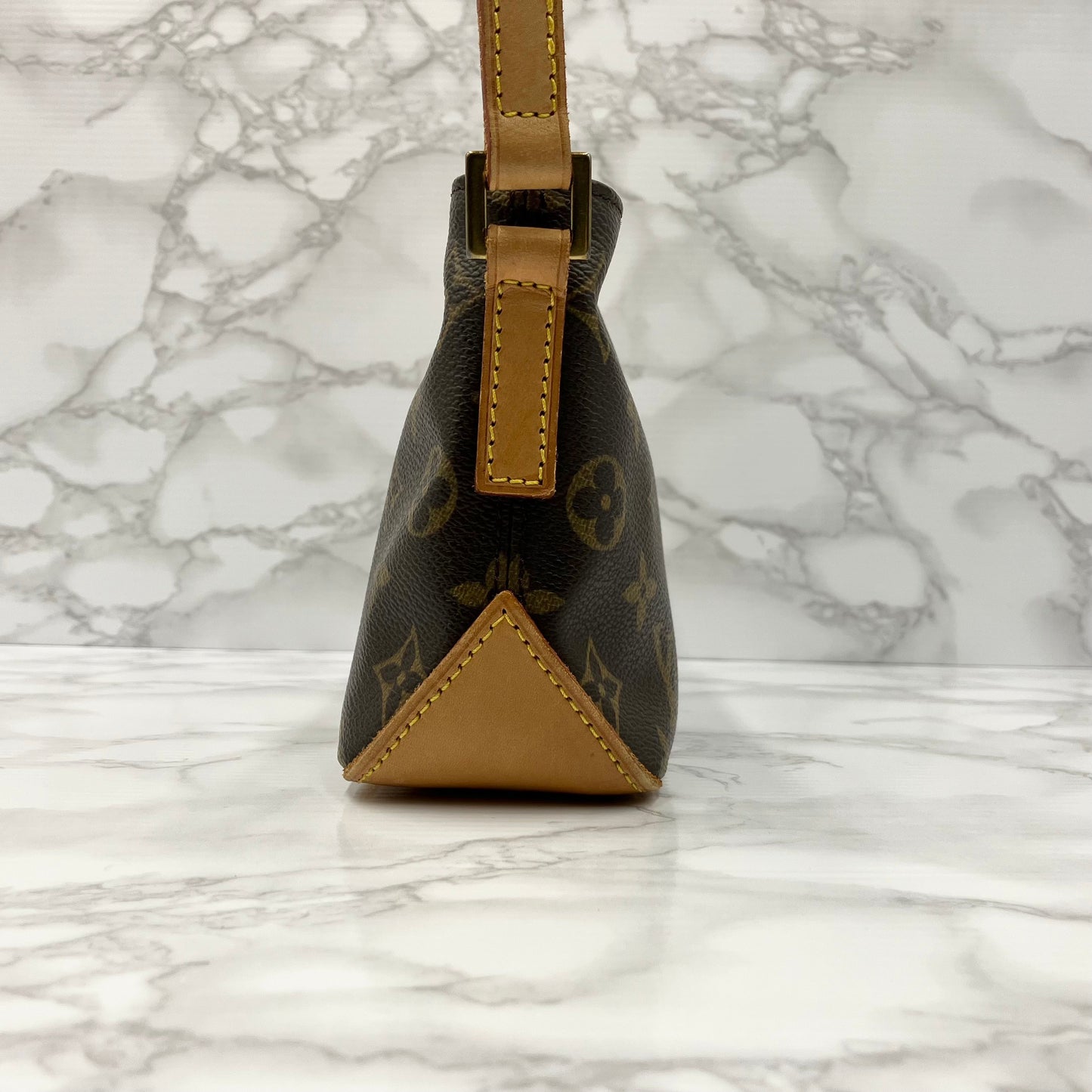 LOUIS VUITTON Trotter monogram shoulder bag