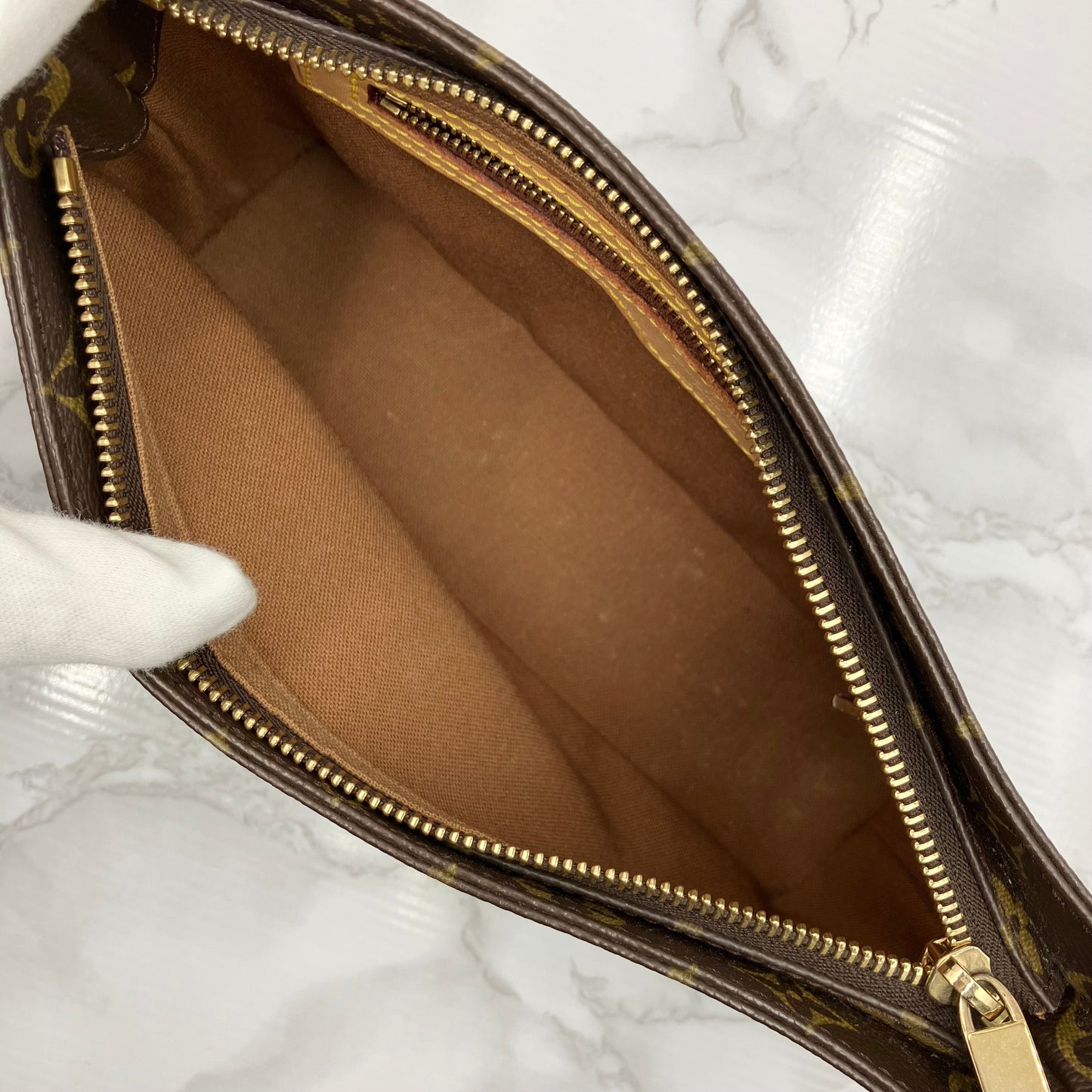 LOUIS VUITTON Trotter monogram shoulder bag