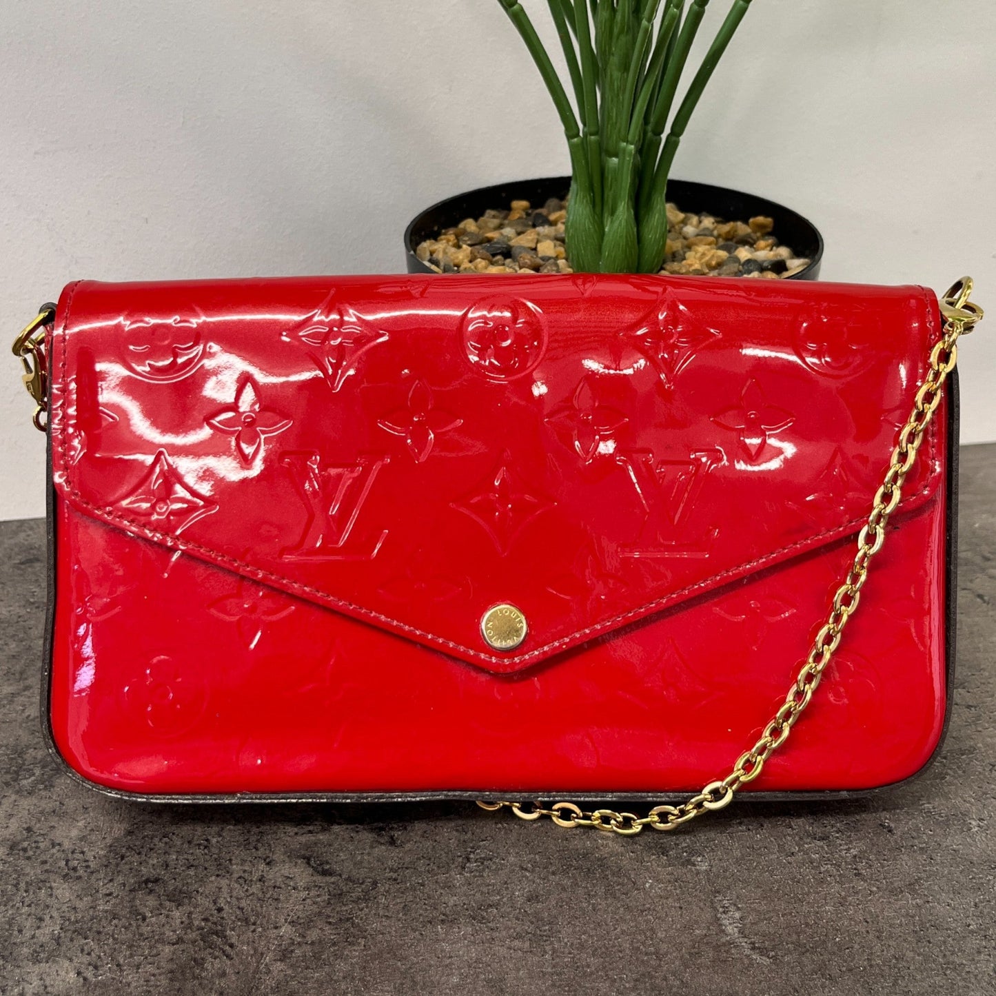 Women's Vernis Pochette Felicie Handbag Red