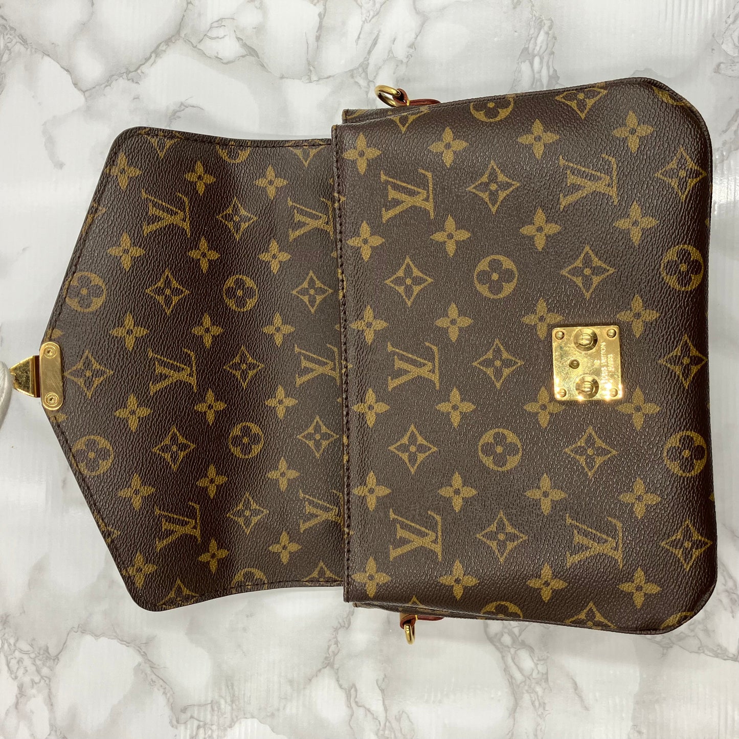 LOUIS VUITTON Monogram Metis shoulder bag