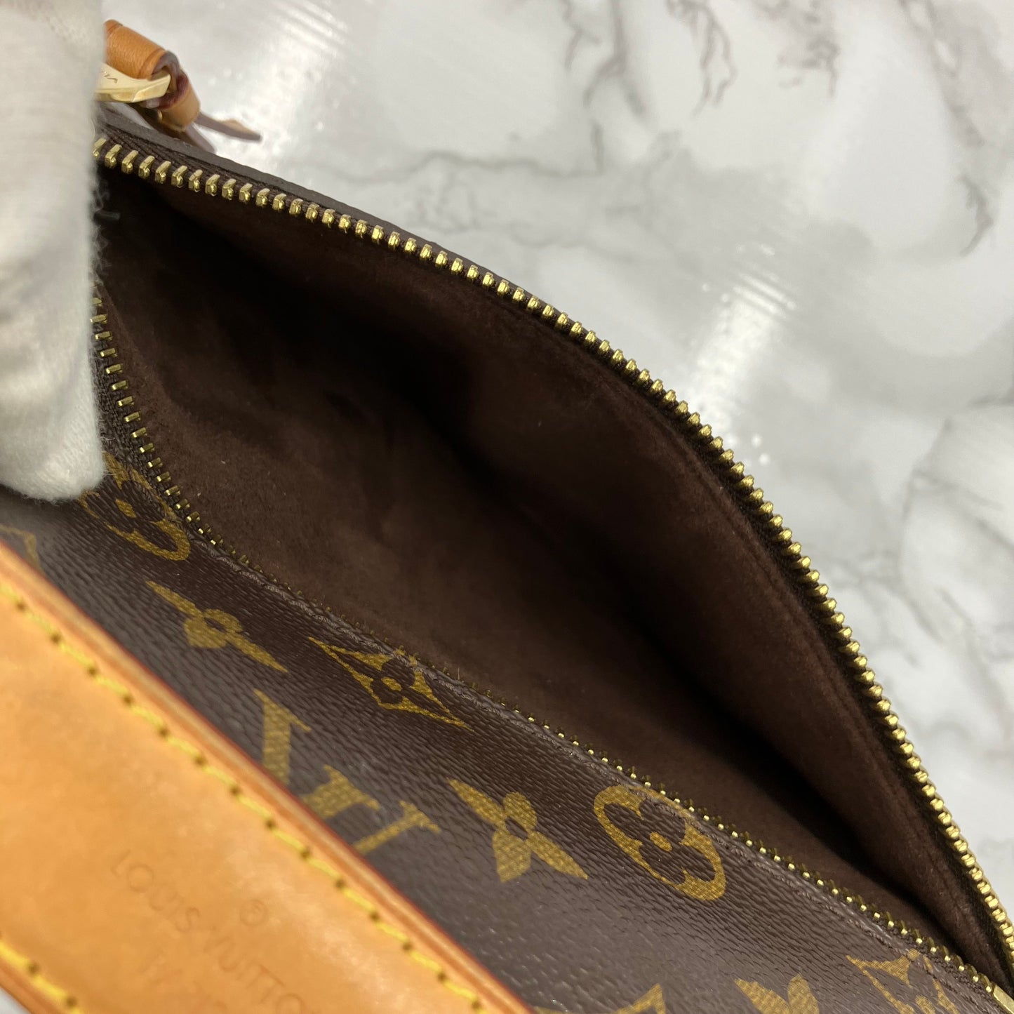 LOUIS VUITTON Monogram Metis shoulder bag