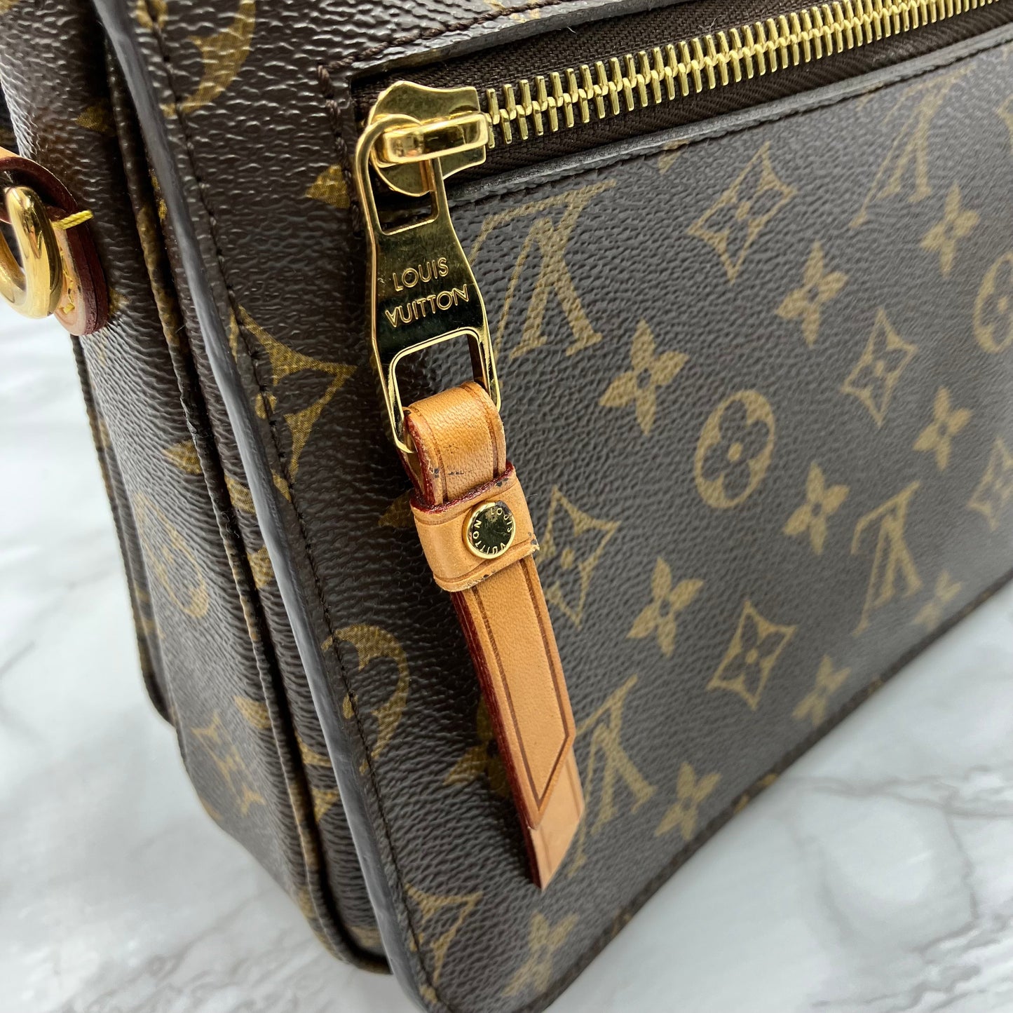 LOUIS VUITTON Monogram Metis shoulder bag