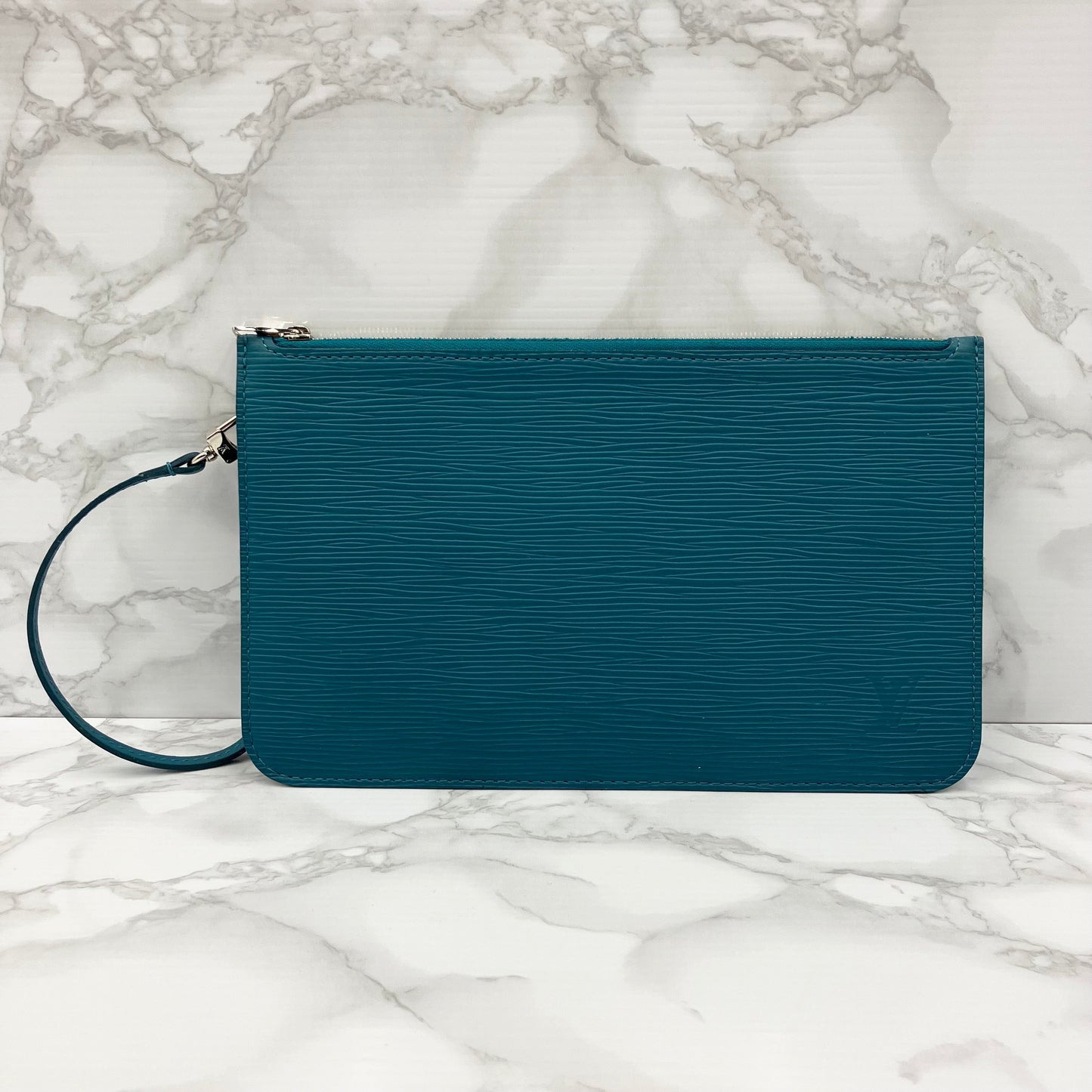 LOUIS VUITTON Epi Neverfull MM Pouch