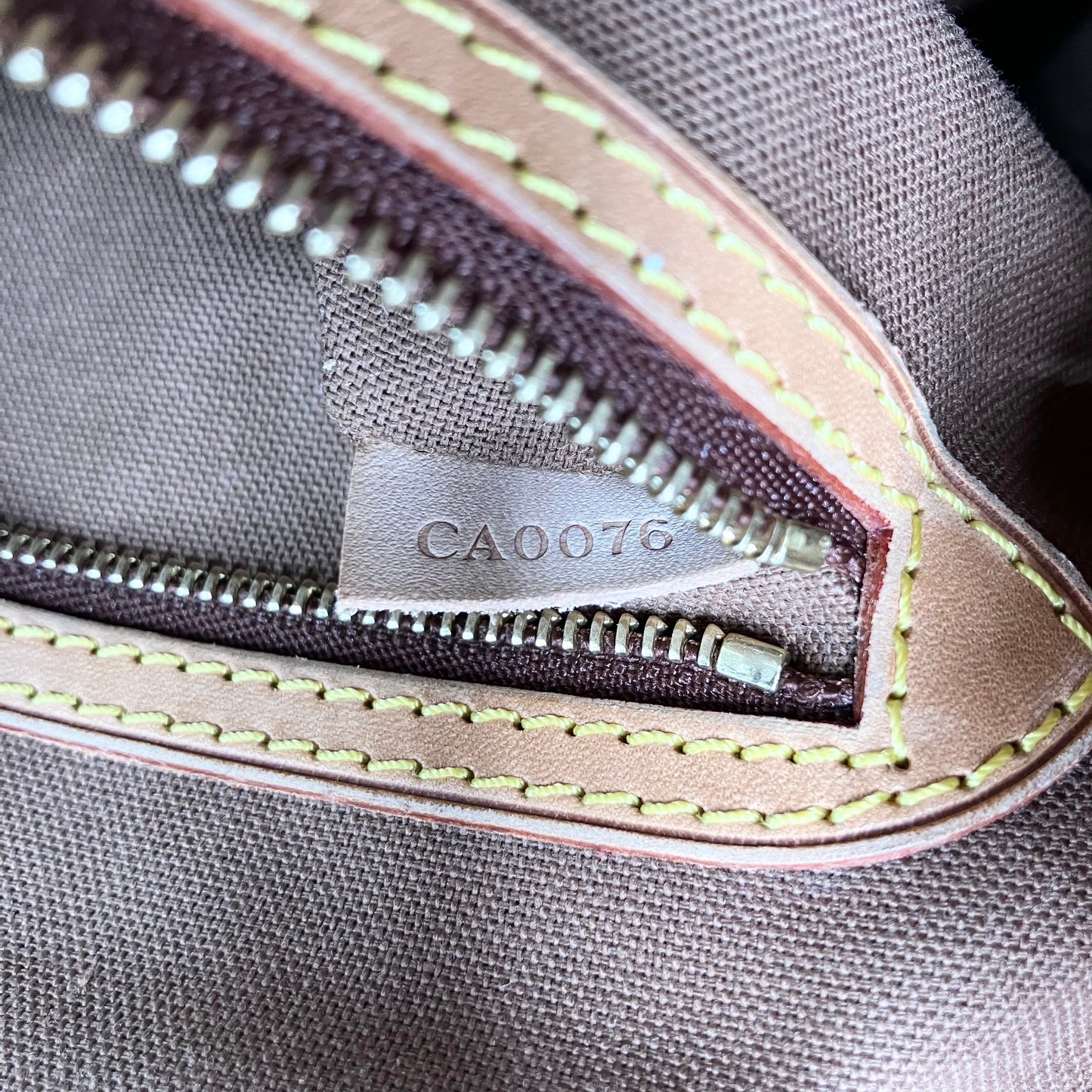 LOUIS VUITTON Monogram Batignolles Orizontal shoulder bag