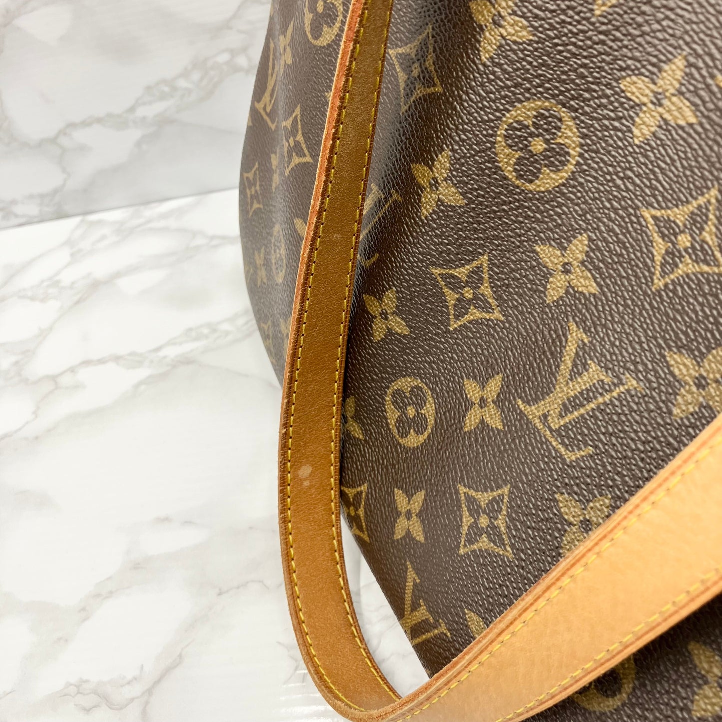 LOUIS VUITTON Monogram Batignolles Orizontal shoulder bag