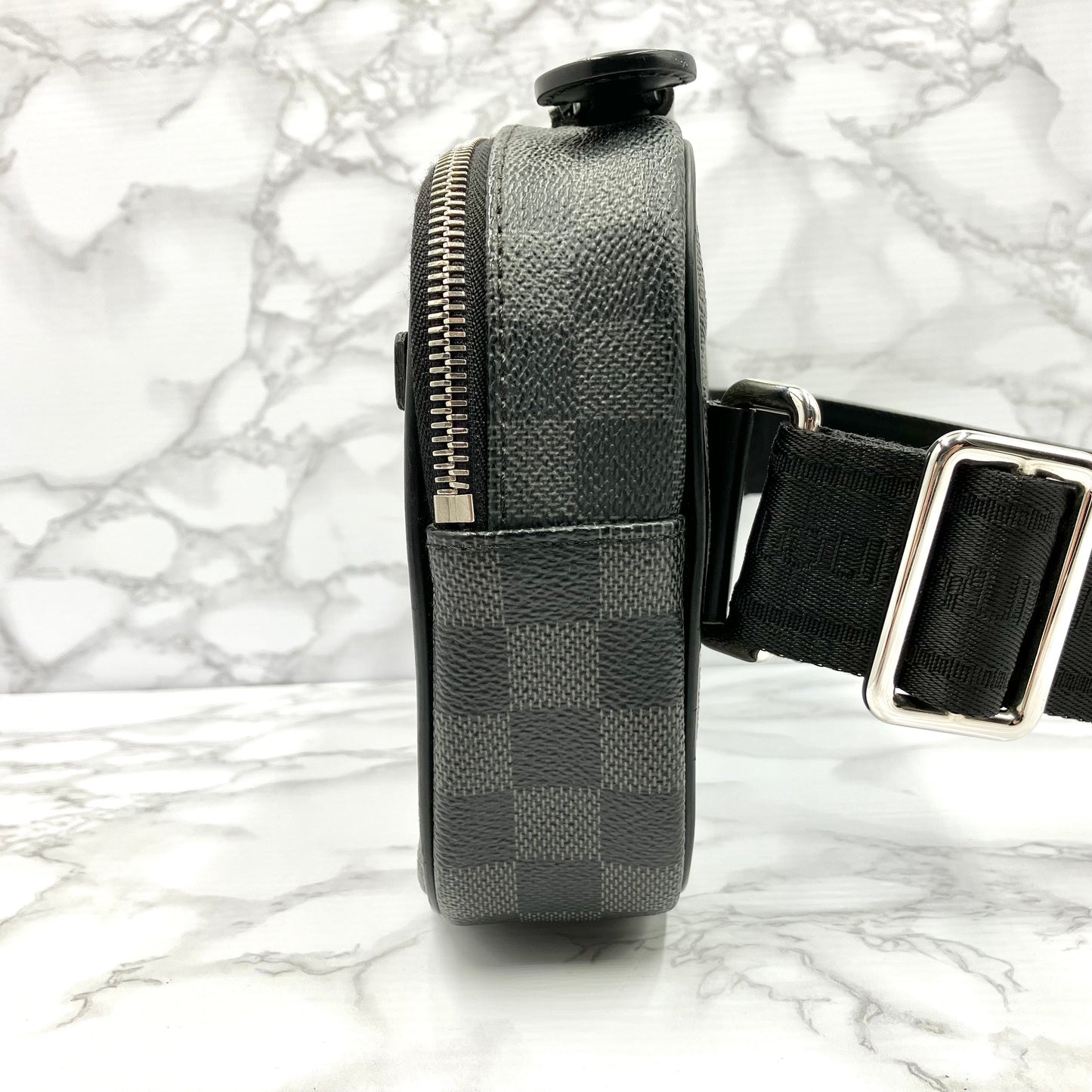 LOUIS VUITTON Damier Graphite Ambler
