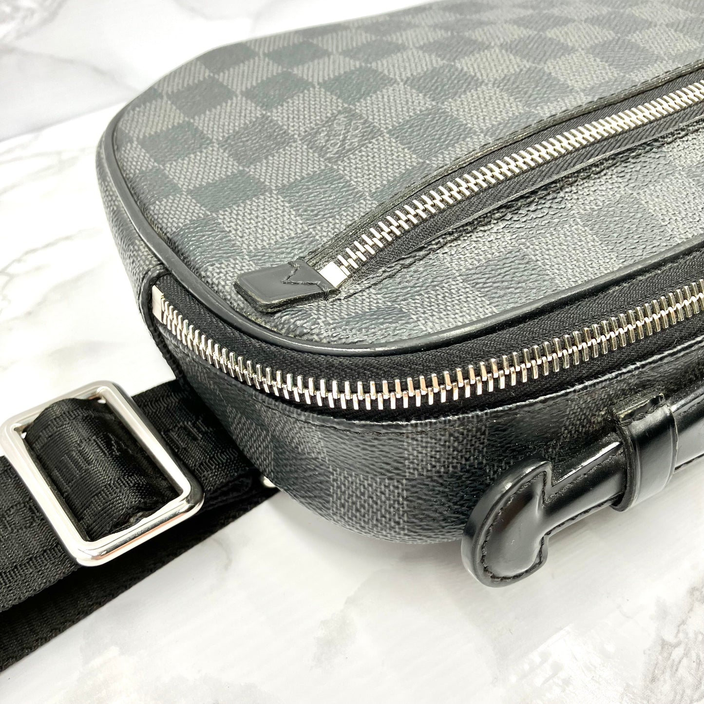 LOUIS VUITTON Damier Graphite Ambler