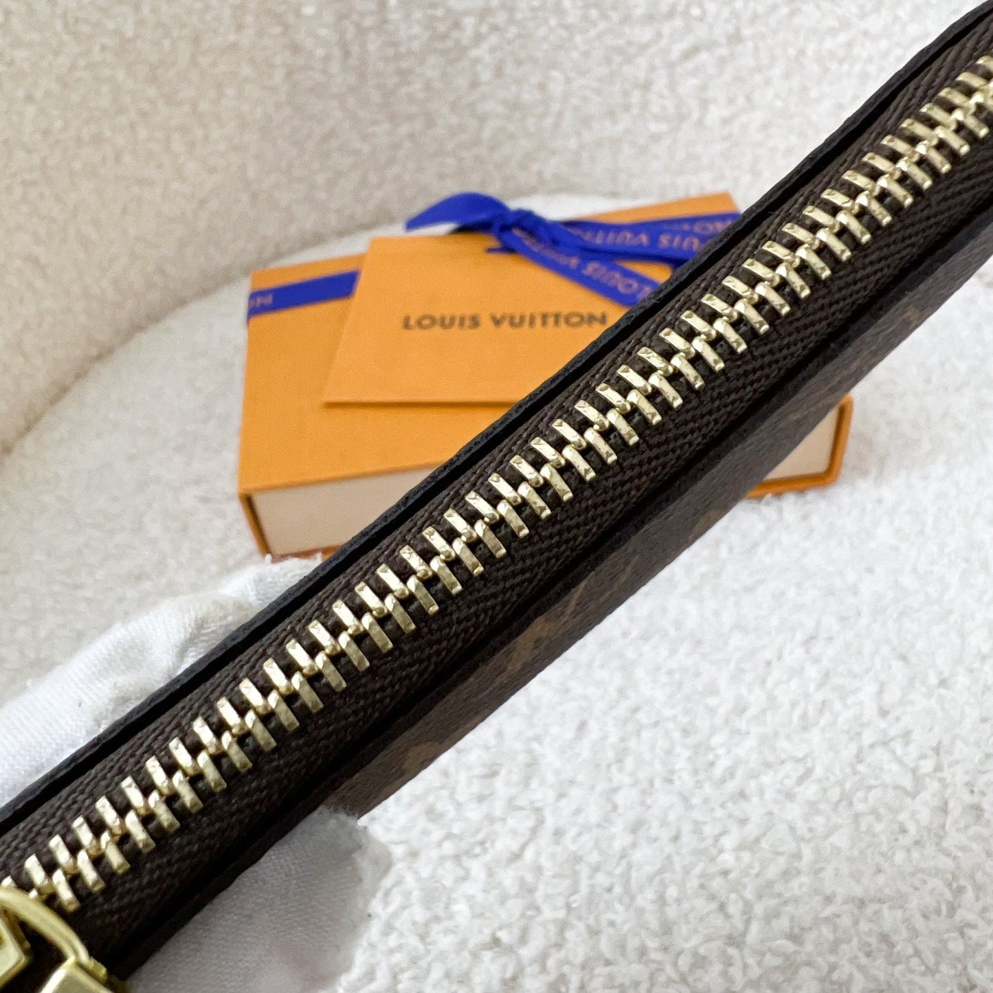 LV Key Cles Pouch in Monogram Canvas GHW